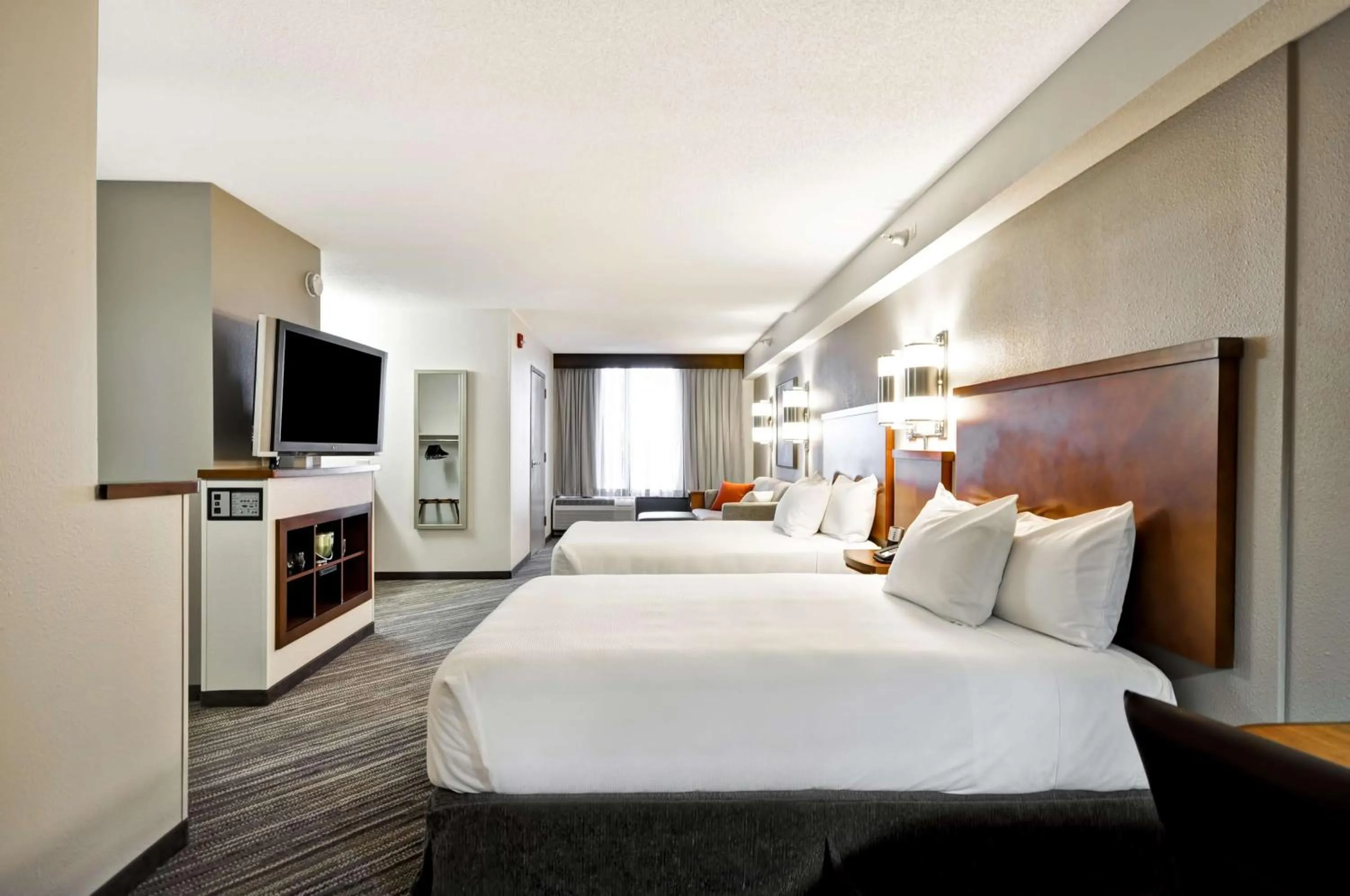 Photo of the whole room, Bed in Hyatt Place Minneapolis Airport South