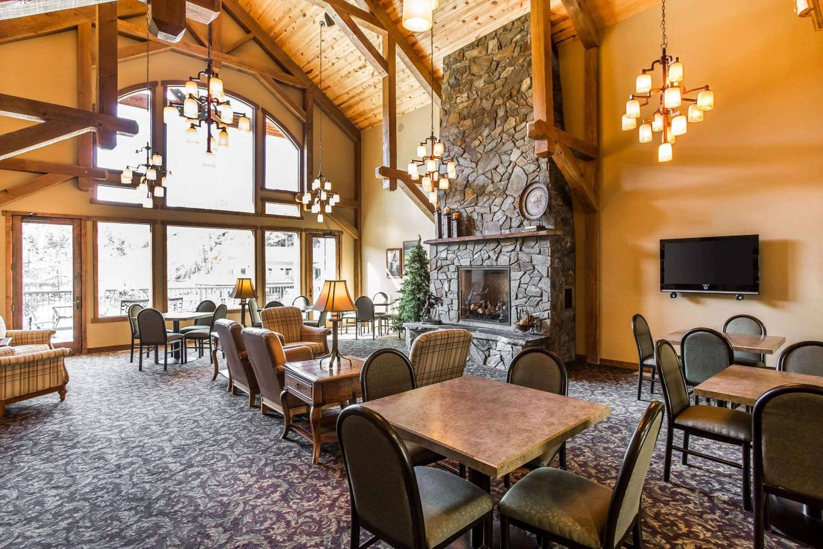 Breakfast in K Bar S Lodge, an Ascend Collection Hotel