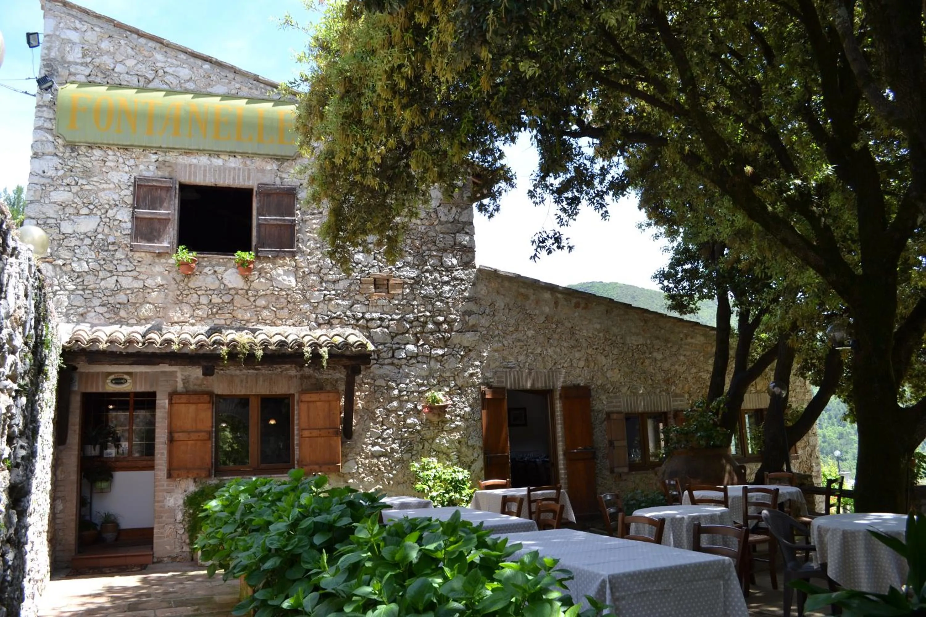 Restaurant/places to eat in Albergo Fontanelle