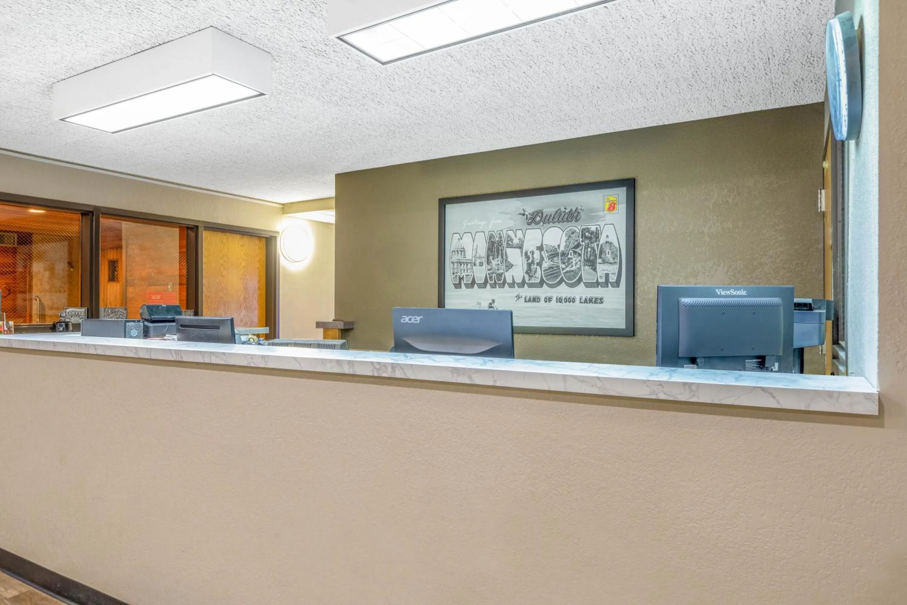 Lobby or reception in Super 8 by Wyndham Duluth