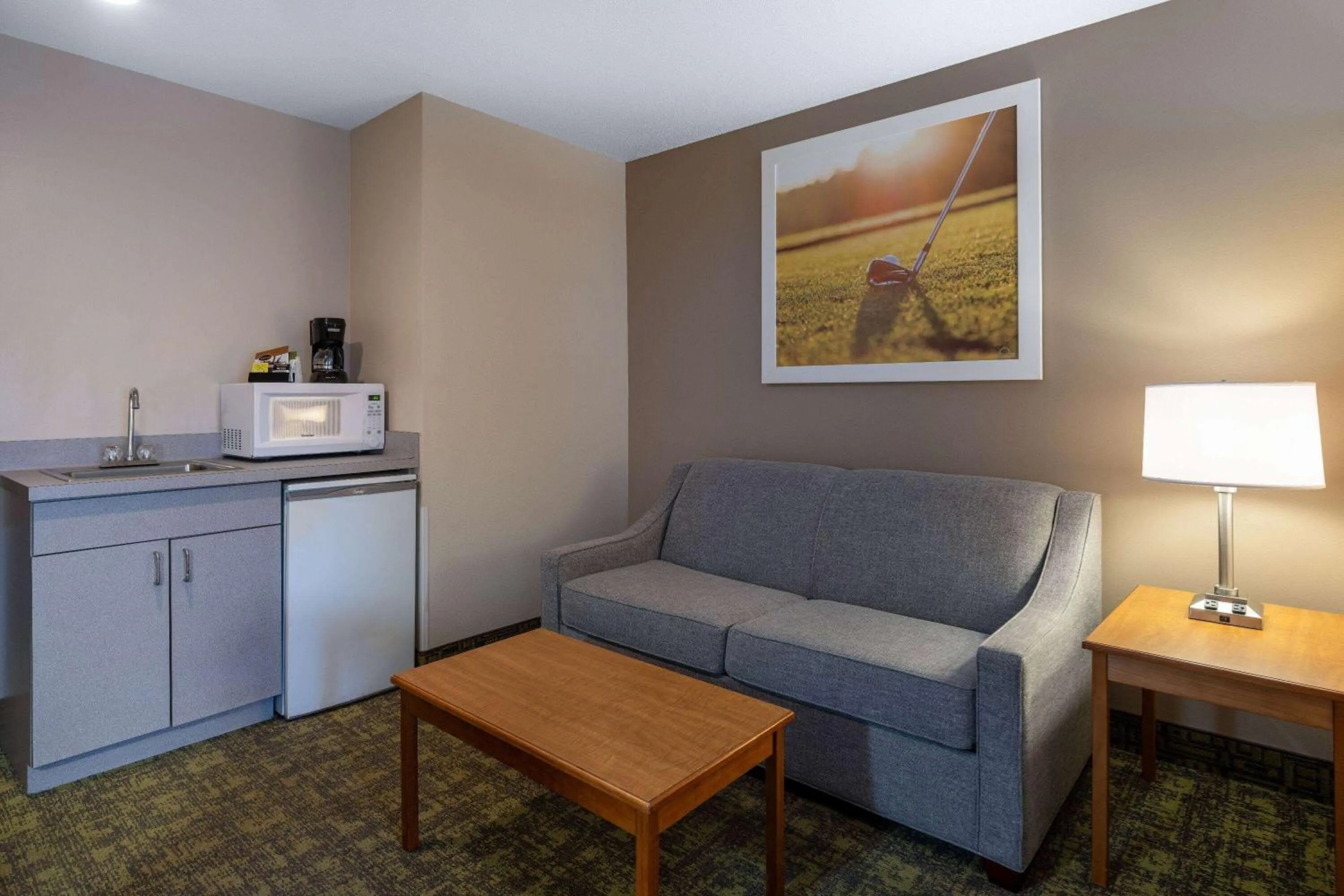 Living room in Days Inn & Suites by Wyndham Madison