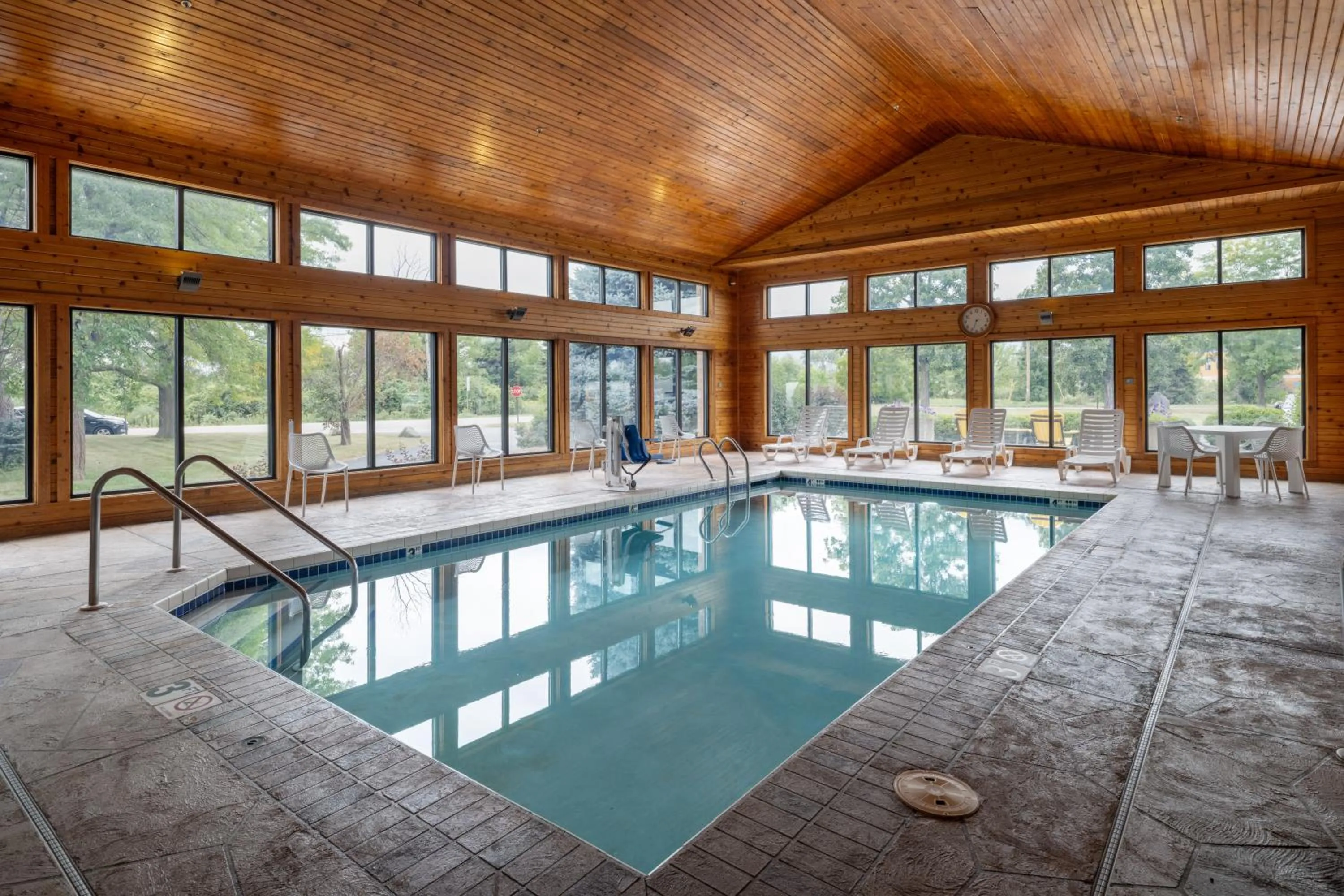 Swimming pool in Days Inn & Suites by Wyndham Madison