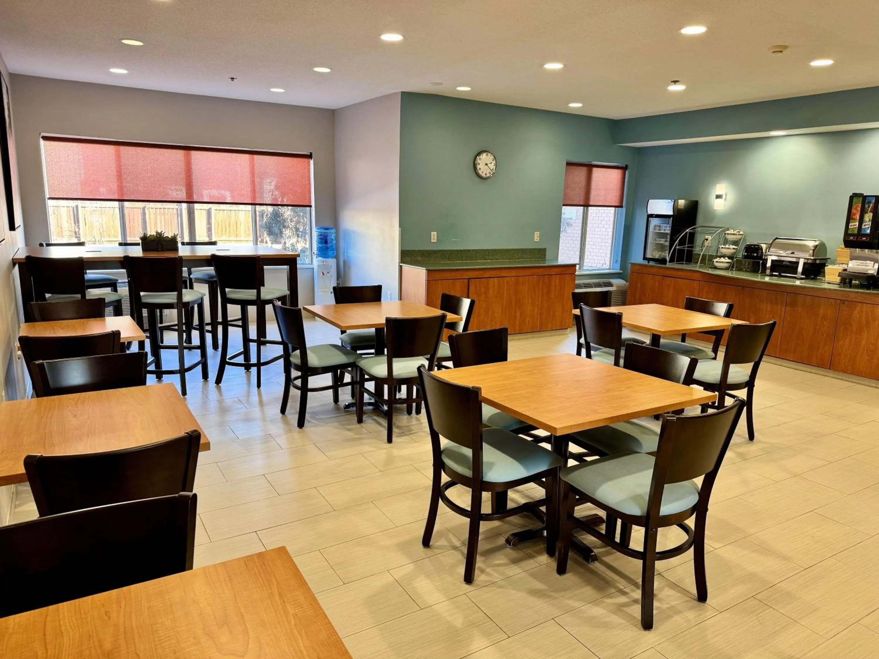 Breakfast in Days Inn & Suites by Wyndham Madison