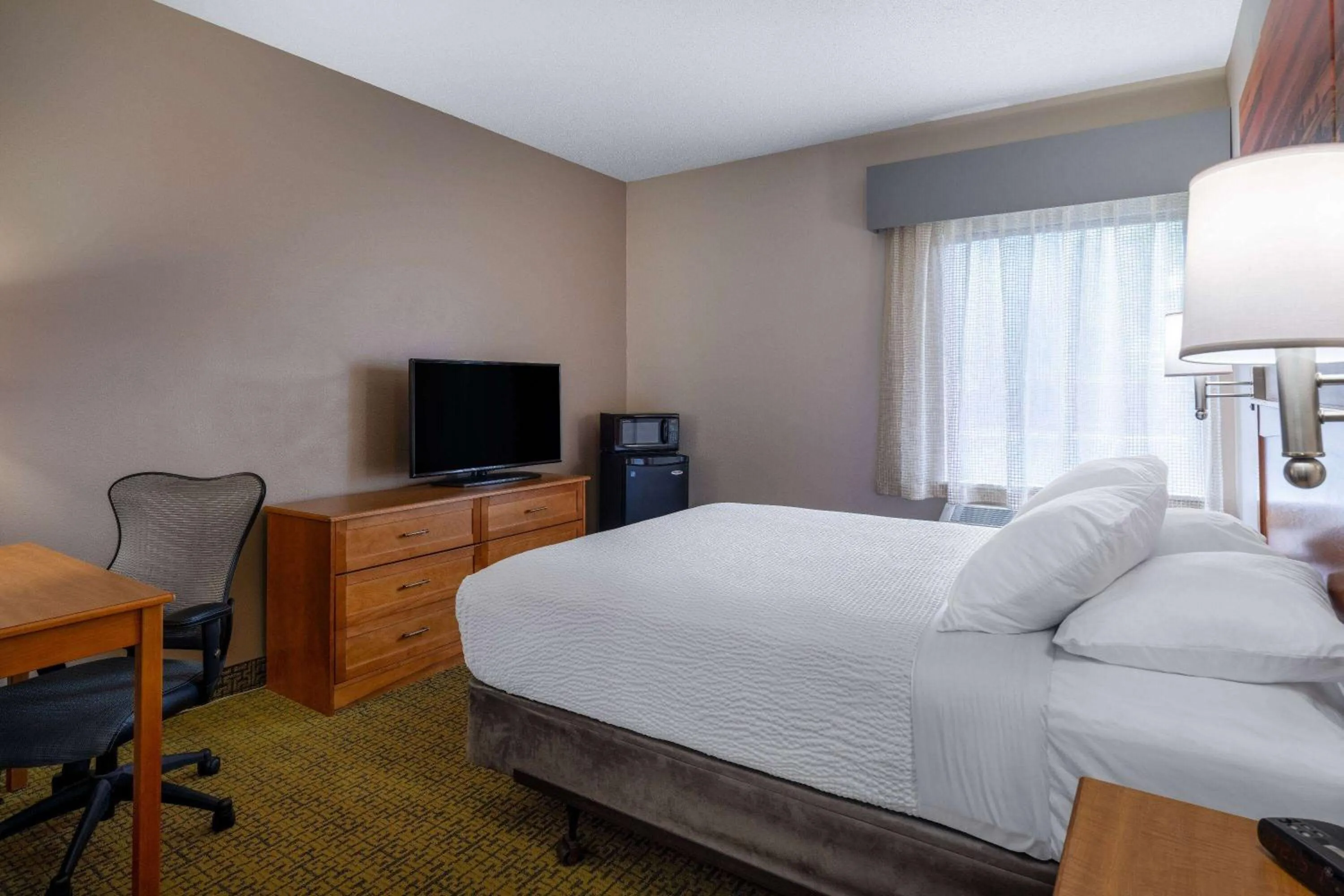 Photo of the whole room, Bed in Days Inn & Suites by Wyndham Madison