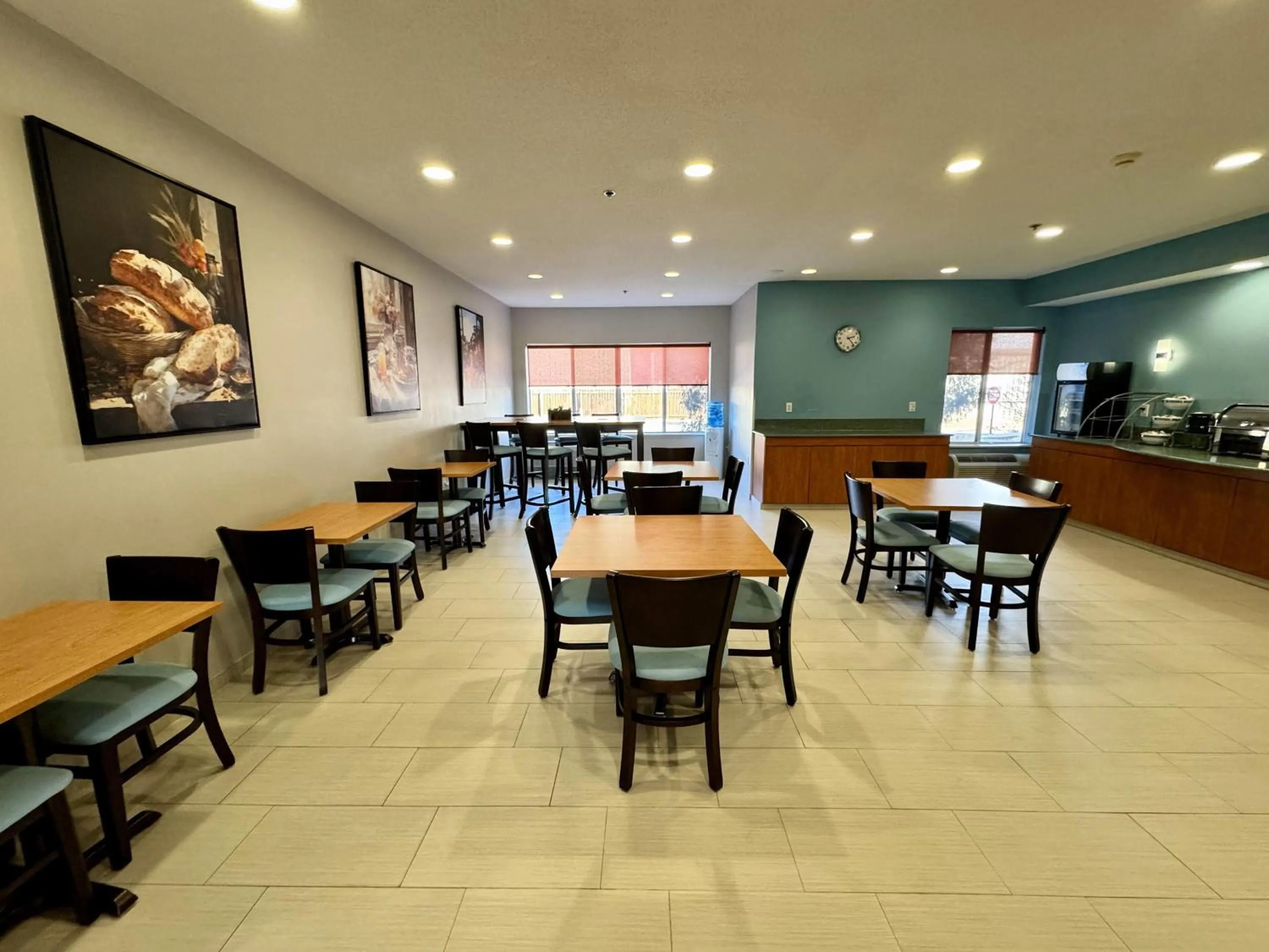 Breakfast in Days Inn & Suites by Wyndham Madison