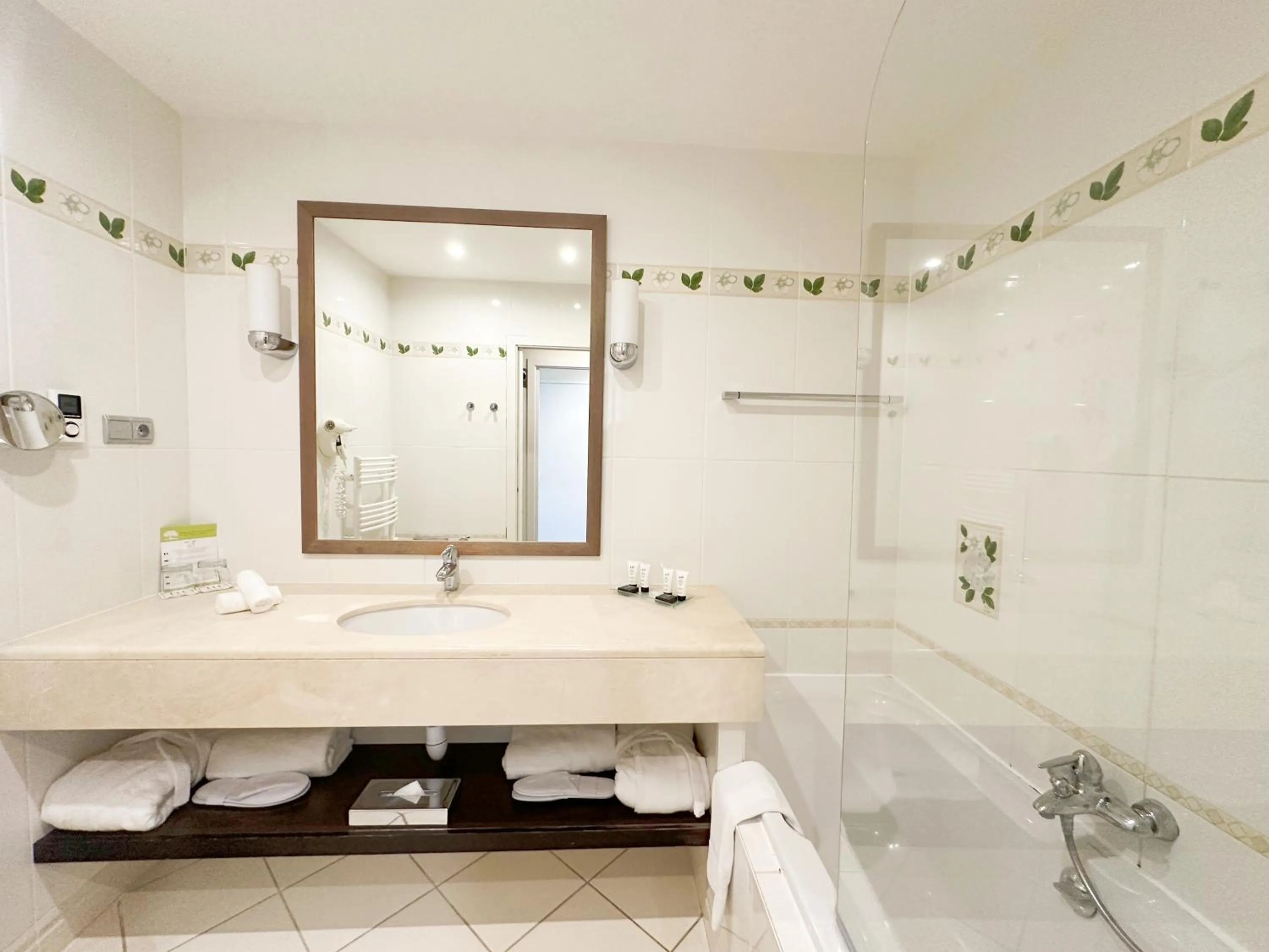 Bathroom in Relais de Margaux - Hôtel, Golf & Spa