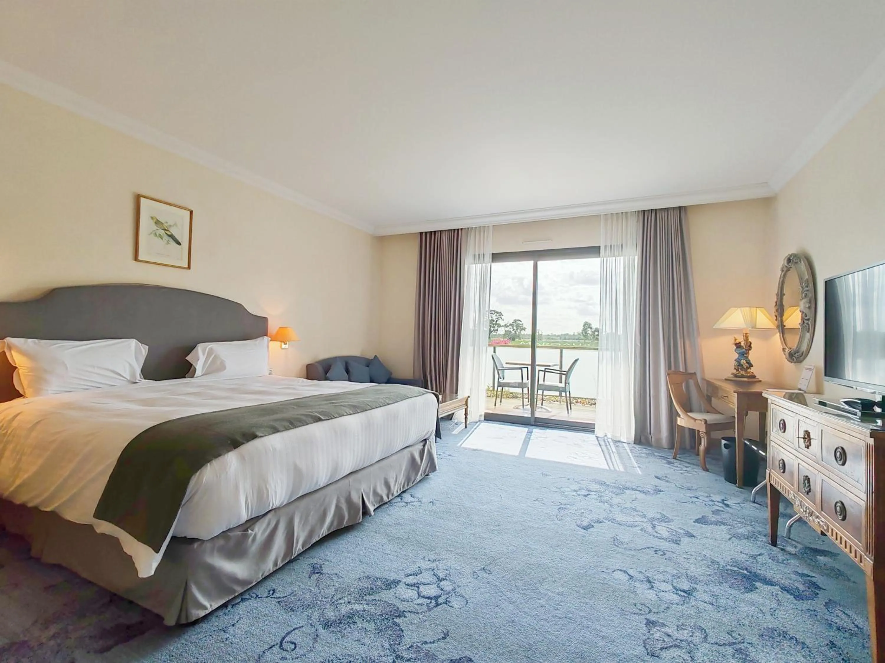 Photo of the whole room, Bed in Relais de Margaux - Hôtel, Golf & Spa