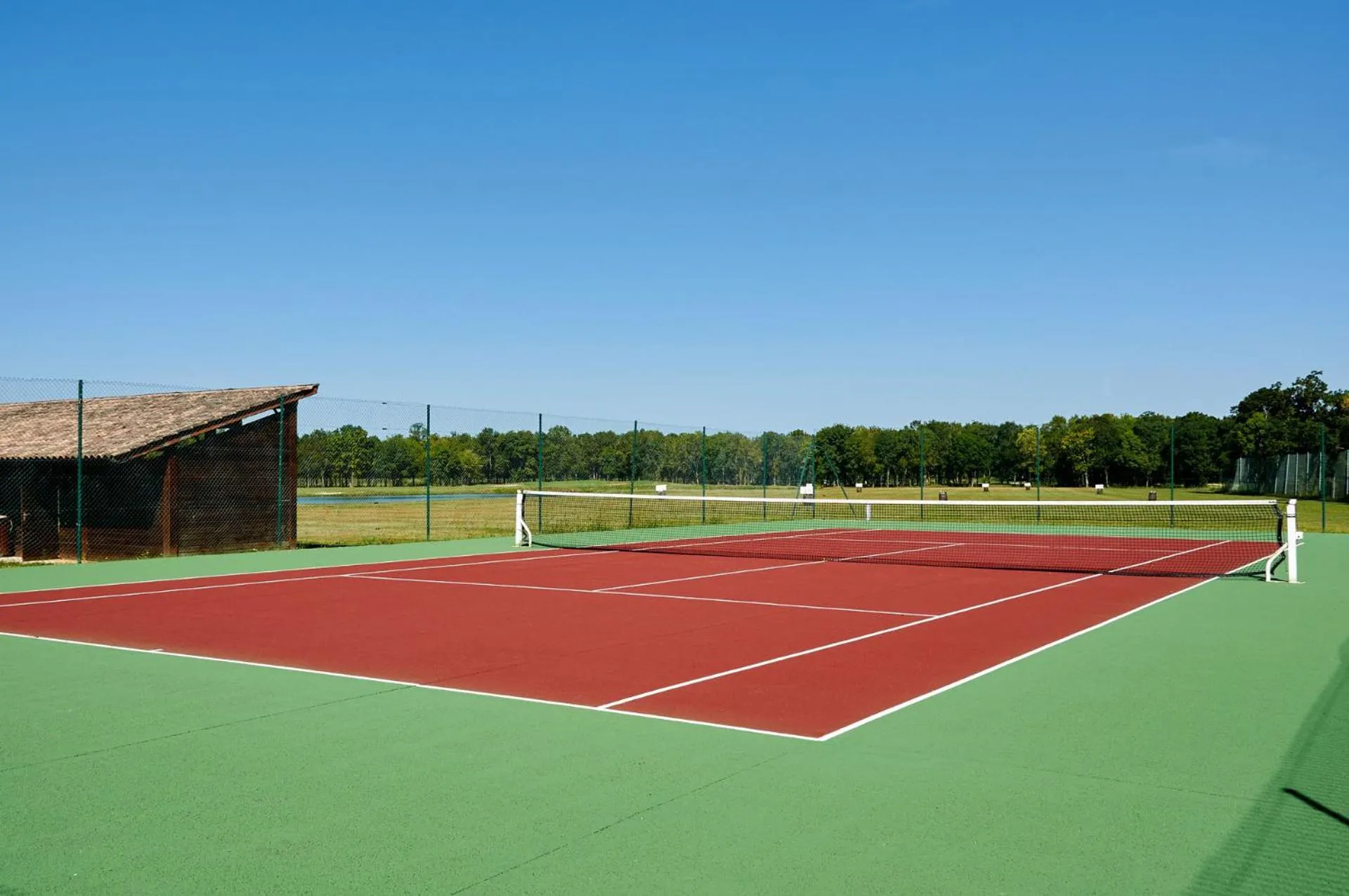 Tennis court in Relais de Margaux - Hôtel, Golf & Spa