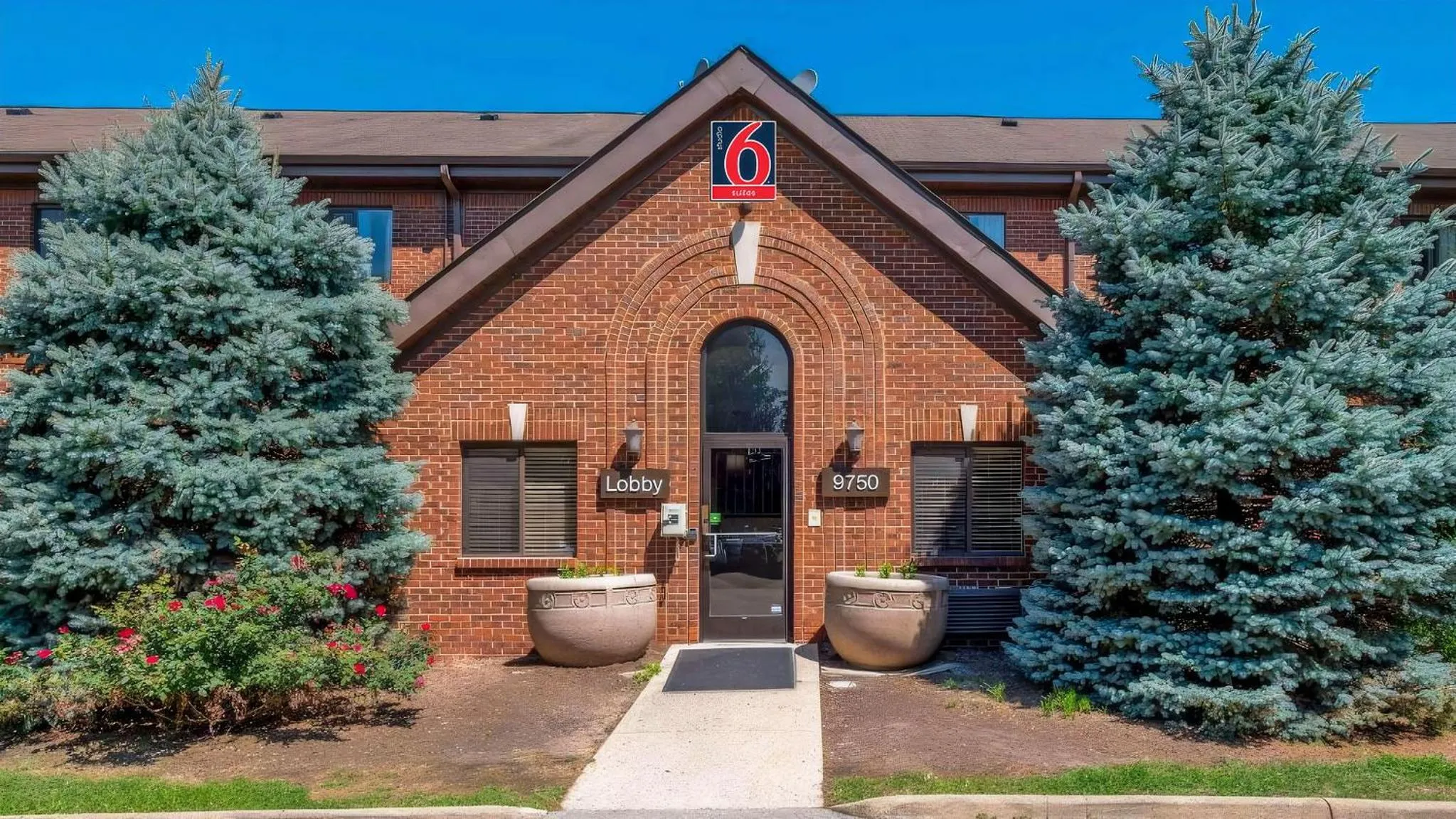 Facade/entrance in Studio 6 Extended stay Indianapolis, IN - North Carmel