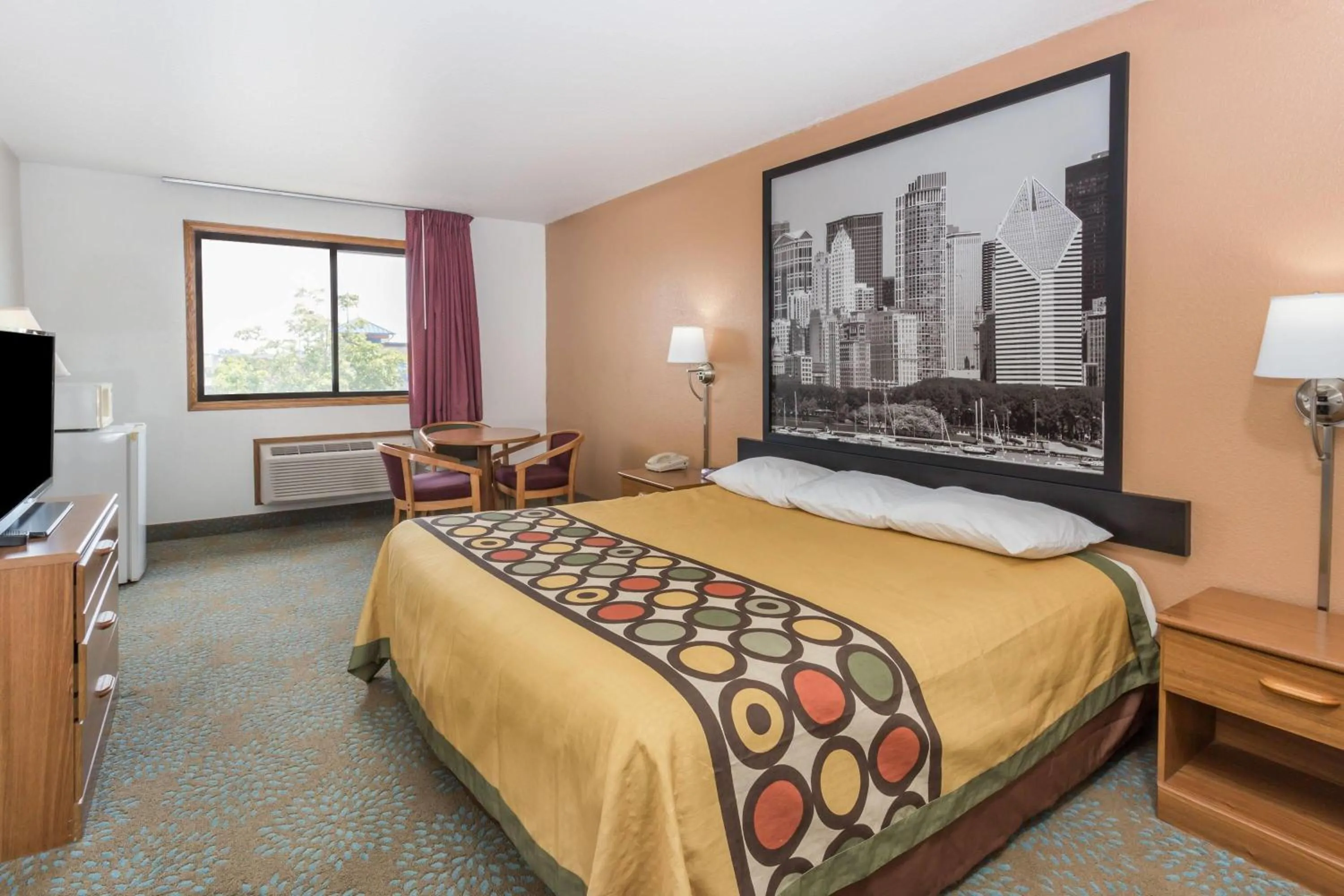 Photo of the whole room, Bed in Super 8 by Wyndham Bourbonnais/Kankakee Area