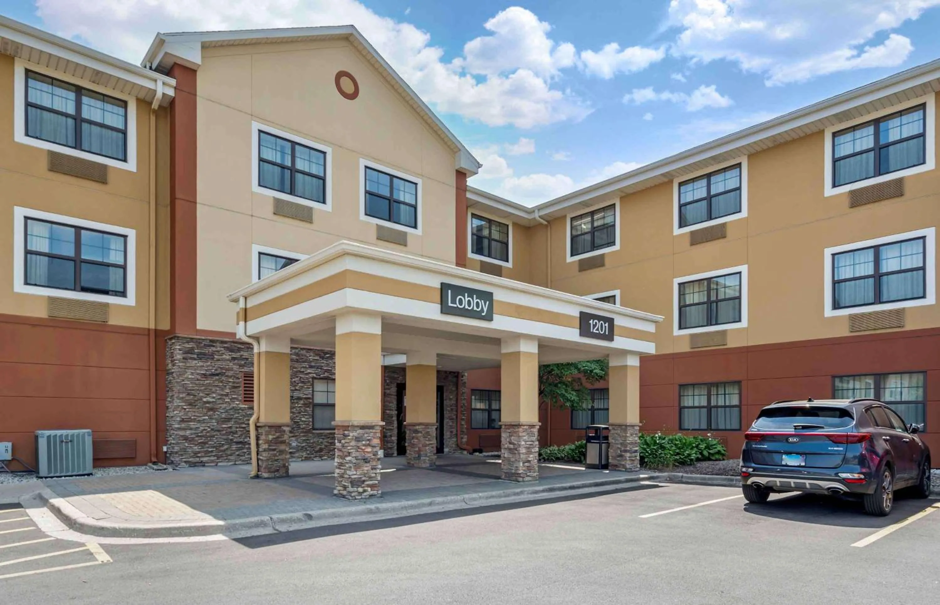 Property building in Extended Stay America Select Suites - Chicago - O'Hare