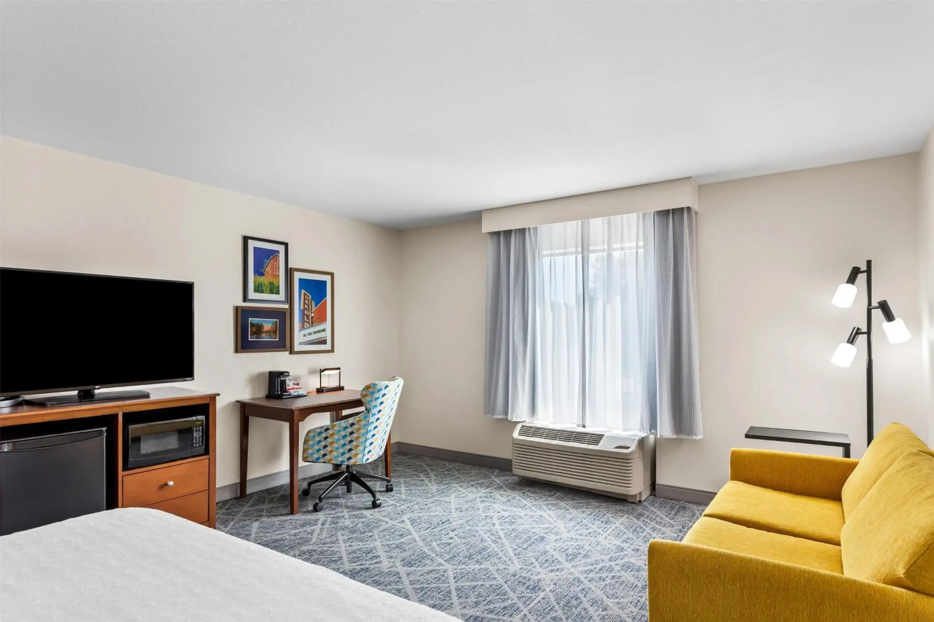 King Room with Sofa Bed - Non-Smoking in Hampton Inn Dekalb - Near the University King Room with Sofa Bed - Non-Smoking in Hampton Inn Dekalb - Near the University