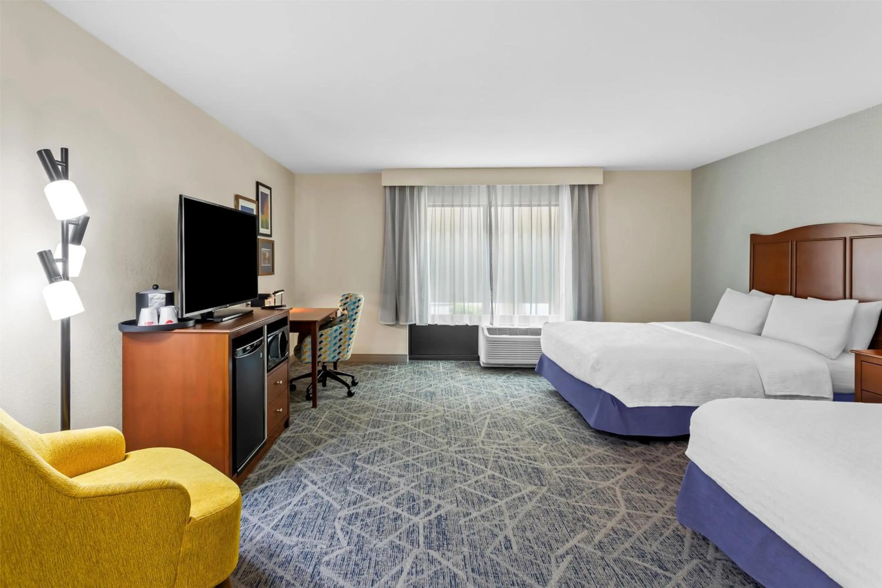 Bed in Hampton Inn Dekalb - Near the University