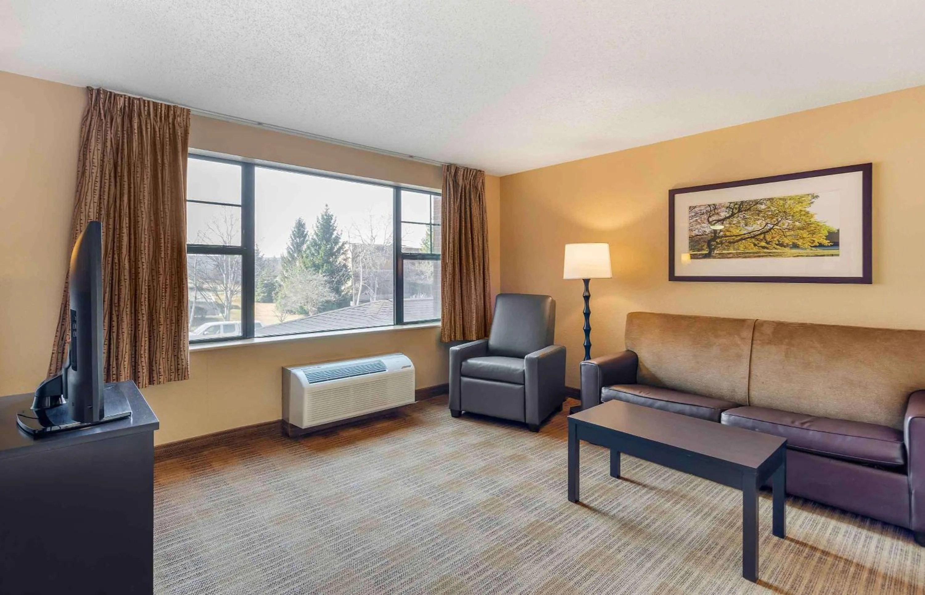 Bedroom in Extended Stay America Suites - Chicago - Vernon Hills - Lake Forest