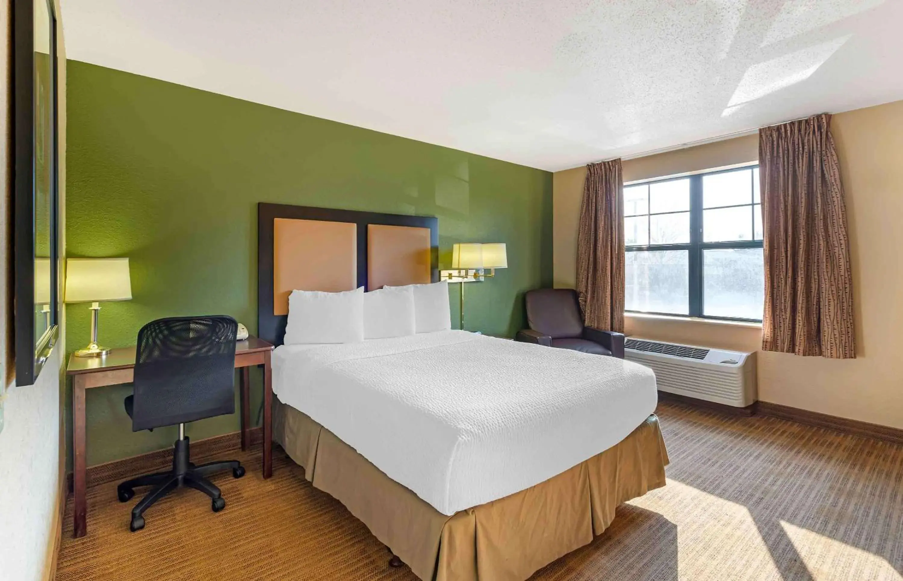 Queen studio with 1 Queen Bed - Disability Access/Non-Smoking in Extended Stay America Suites - Chicago - Vernon Hills - Lake Forest Queen studio with 1 Queen Bed - Disability Access/Non-Smoking in Extended Stay America Suites - Chicago - Vernon Hills - Lake Forest