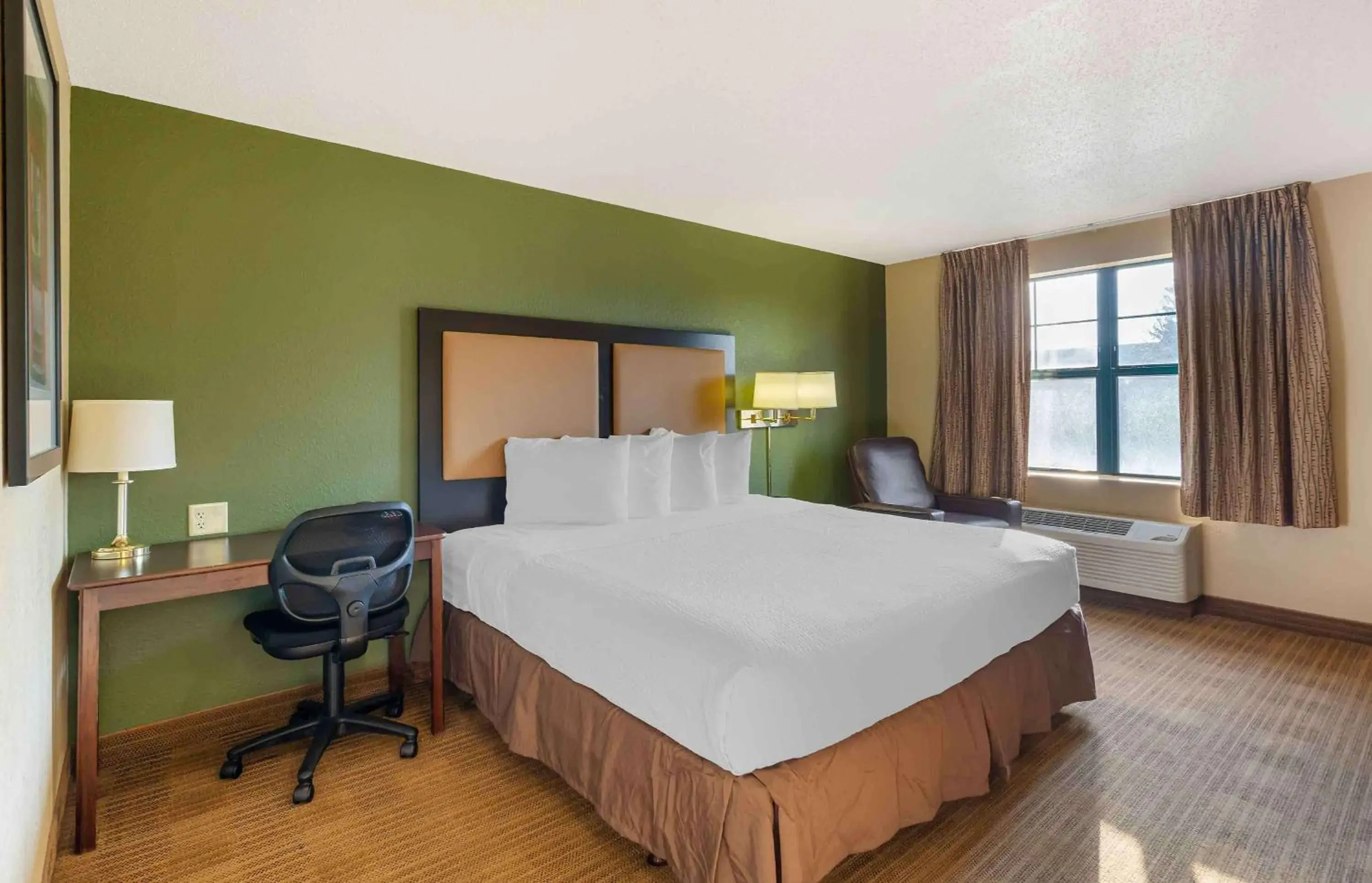 Studio with 1 King Bed - Non-Smoking in Extended Stay America Suites - Chicago - Vernon Hills - Lake Forest Studio with 1 King Bed - Non-Smoking in Extended Stay America Suites - Chicago - Vernon Hills - Lake Forest