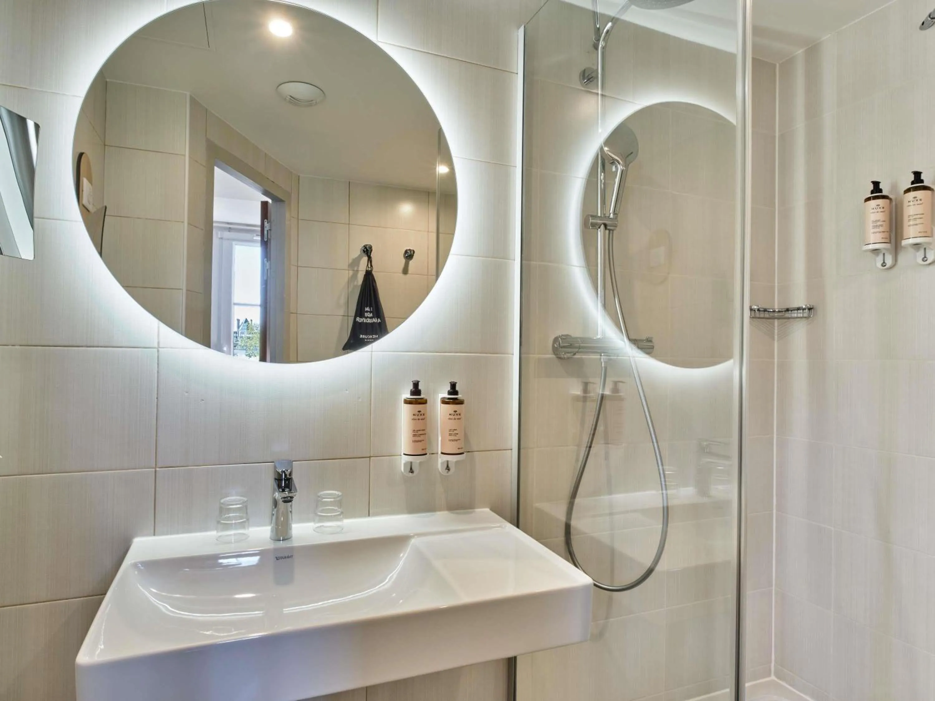 Bedroom in Mercure Paris Notre Dame Saint Germain des Prés