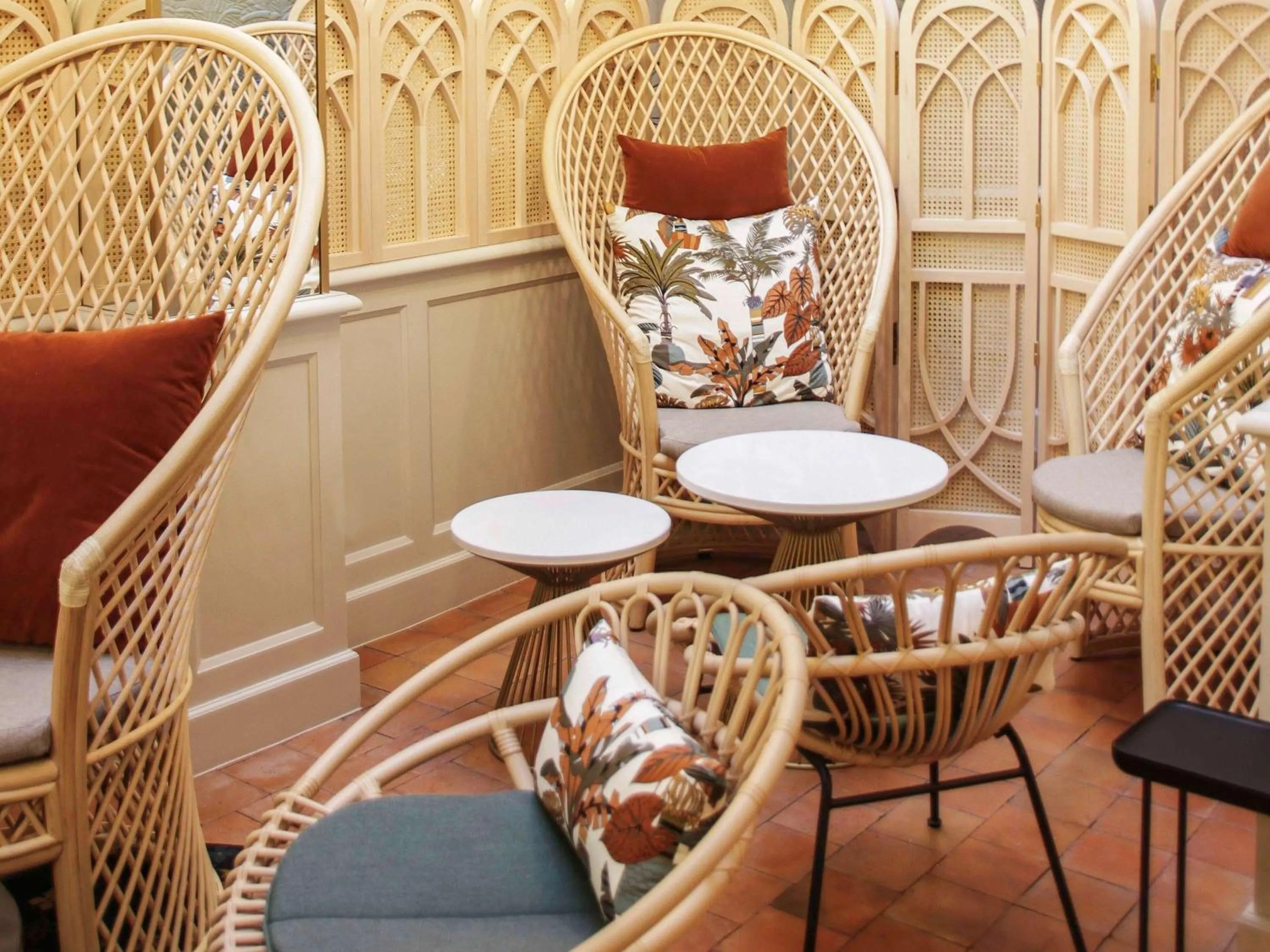 Lounge or bar in Mercure Paris Notre Dame Saint Germain des Prés