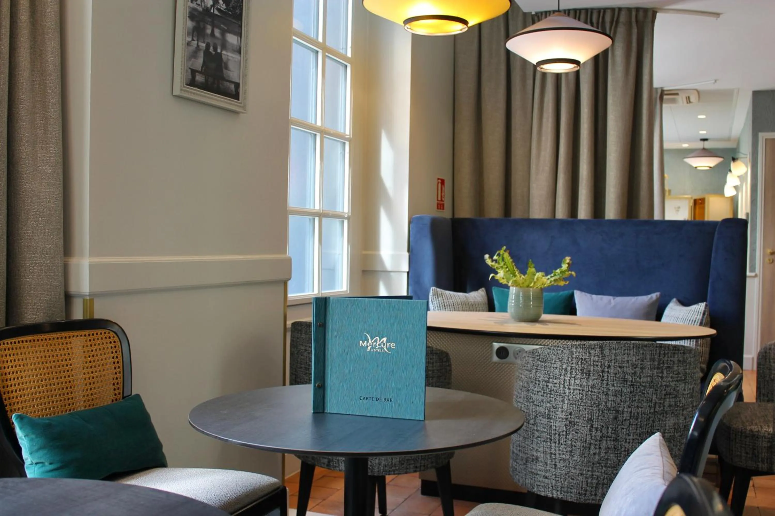 Property building in Mercure Paris Notre Dame Saint Germain des Prés