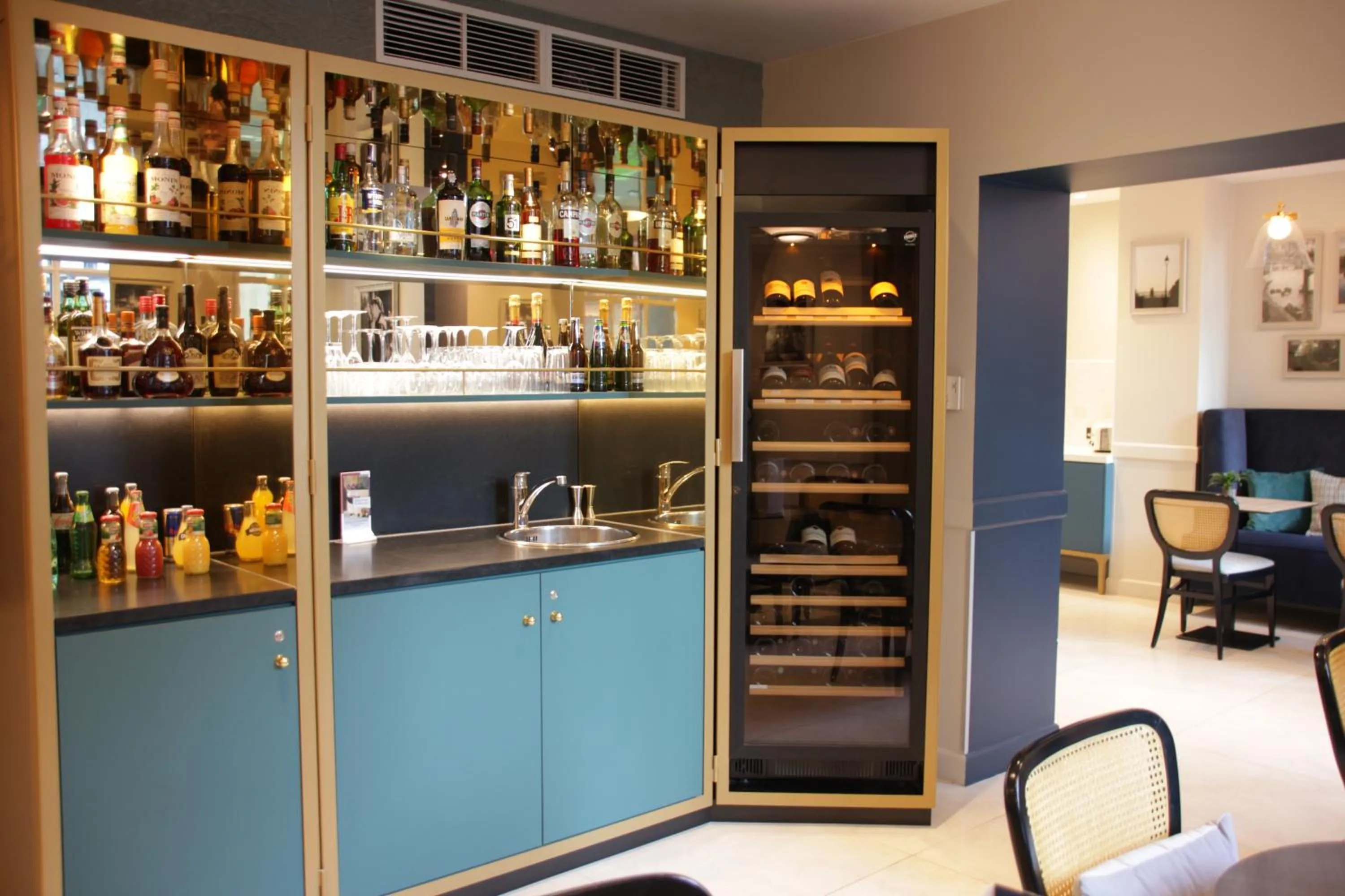 Lounge or bar in Mercure Paris Notre Dame Saint Germain des Prés