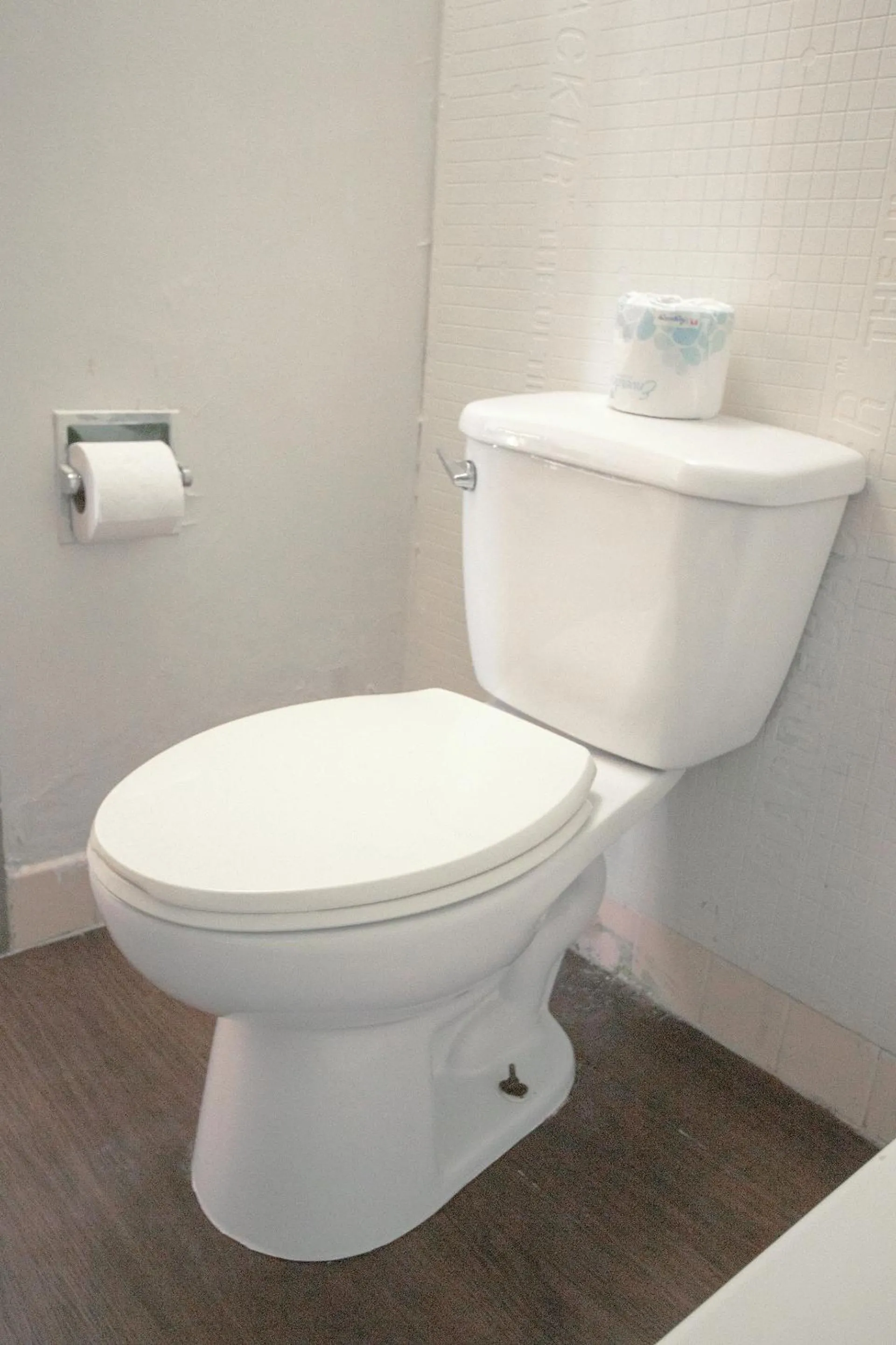 Bathroom in Centralia Motel near Downtown by OYO