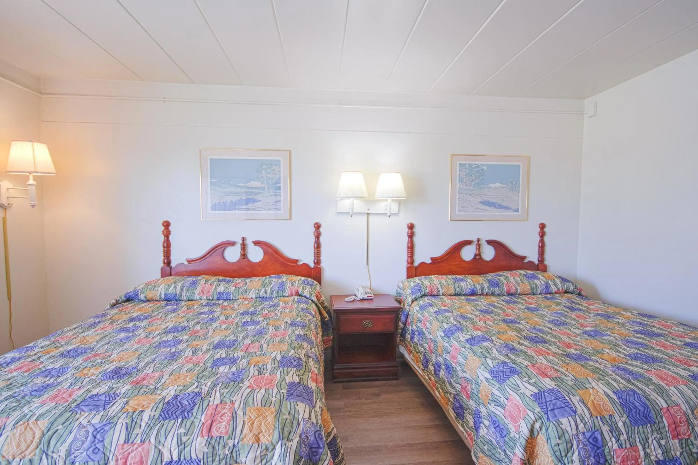 Bedroom in Centralia Motel near Downtown by OYO