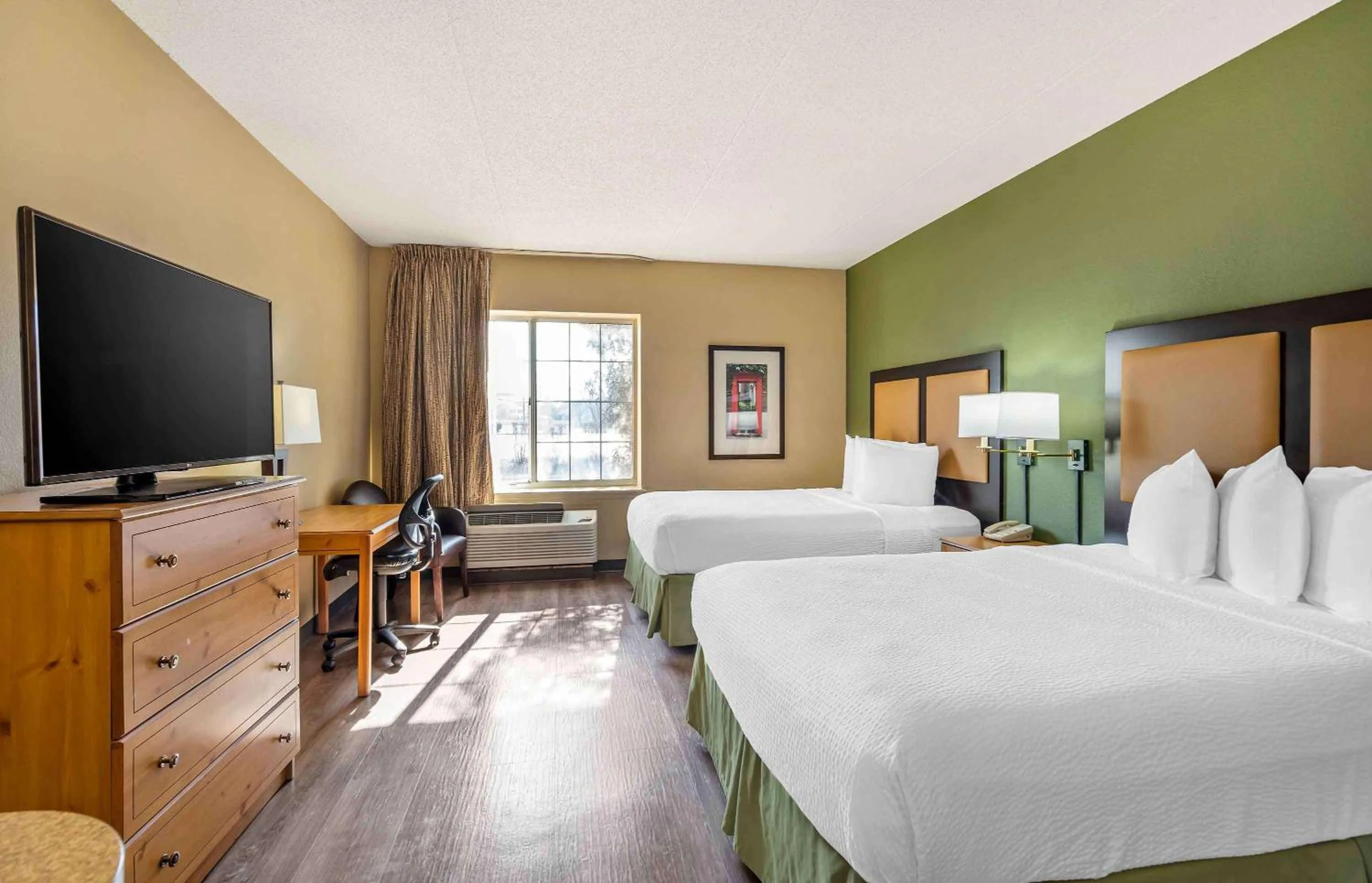 Bedroom, Bed in Extended Stay America Select Suites - Chicago - Vernon Hills - Lincolnshire