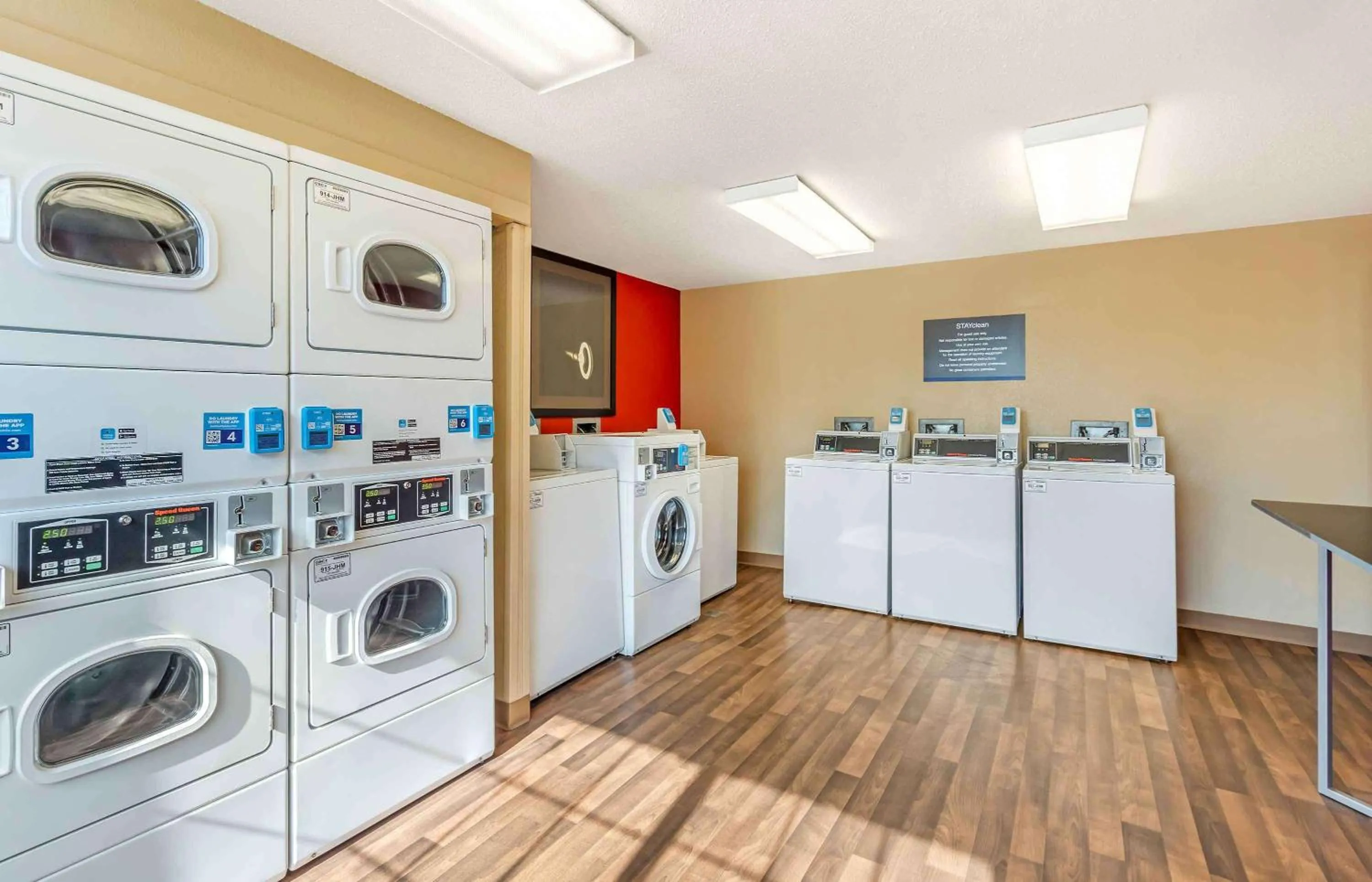 Property building in Extended Stay America Select Suites - Chicago - Vernon Hills - Lincolnshire