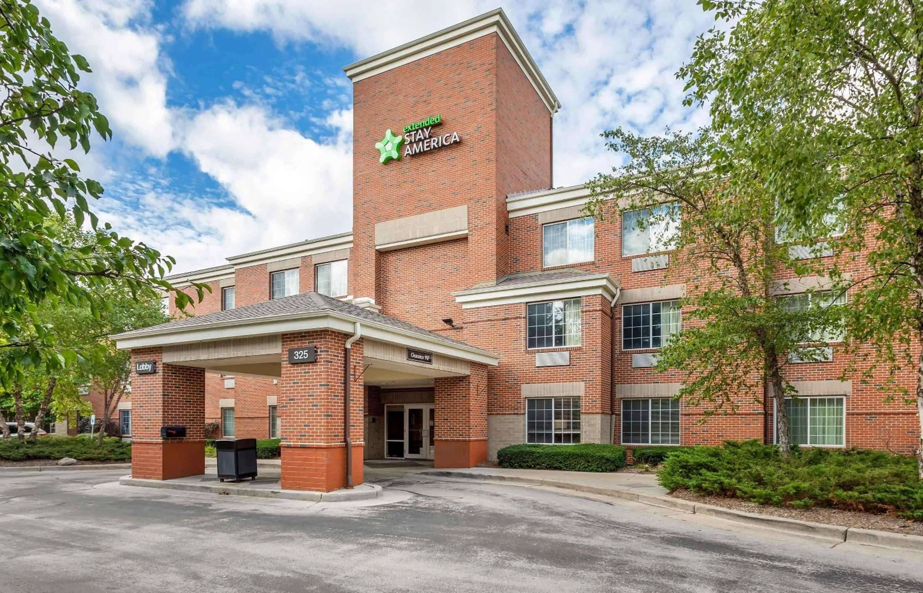 Property building in Extended Stay America Suites - Milwaukee - Brookfield
