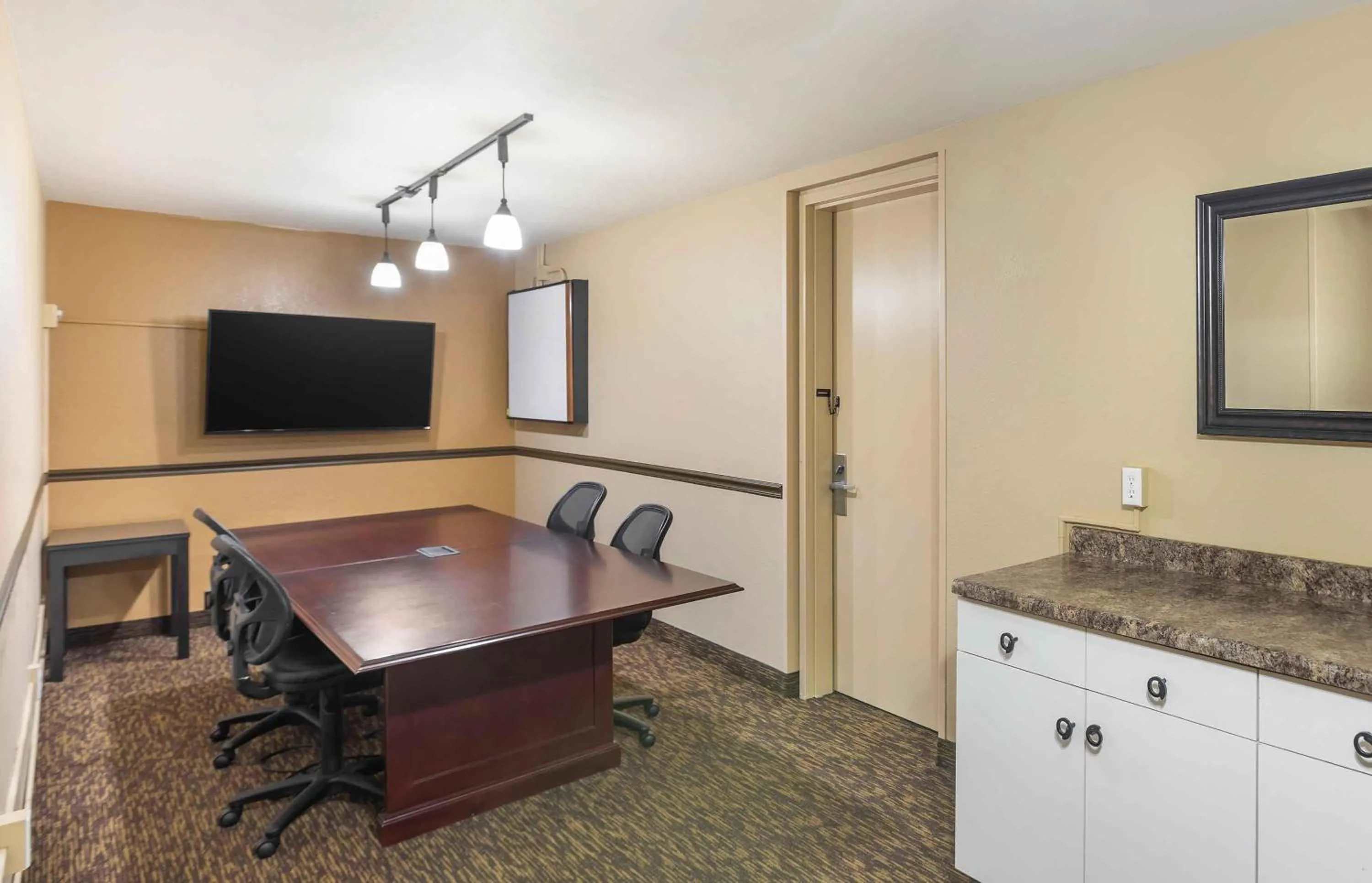 Meeting/conference room in Extended Stay America Suites - Milwaukee - Brookfield