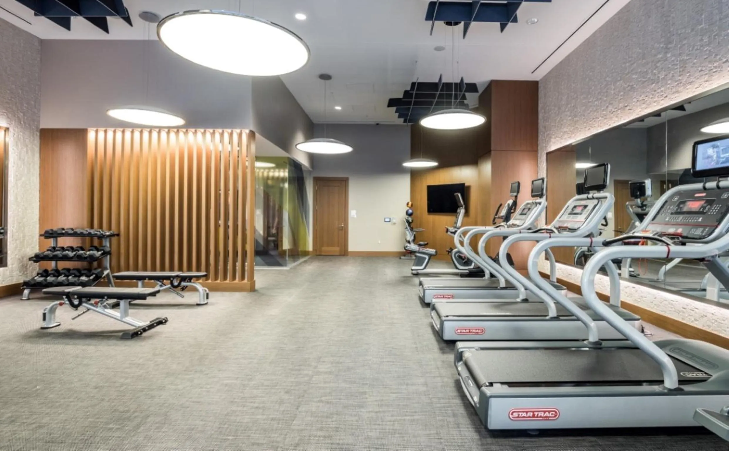 Fitness centre/facilities in Bluebird Suites Near Chevy Chase