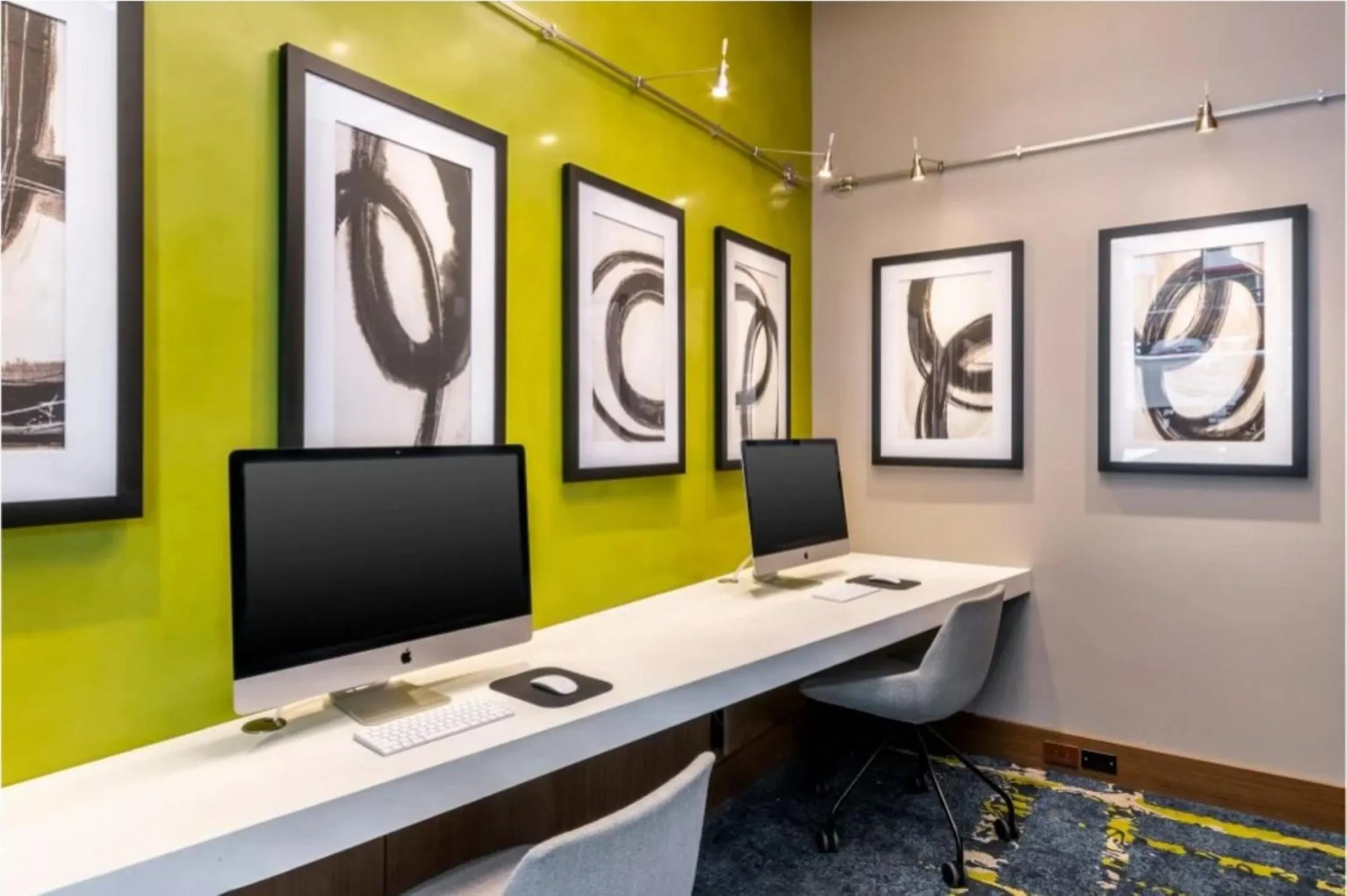 Business facilities in Bluebird Suites Near Chevy Chase