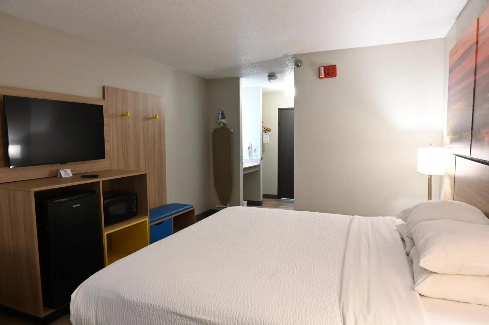 Bed in Days Inn by Wyndham Salina I-70