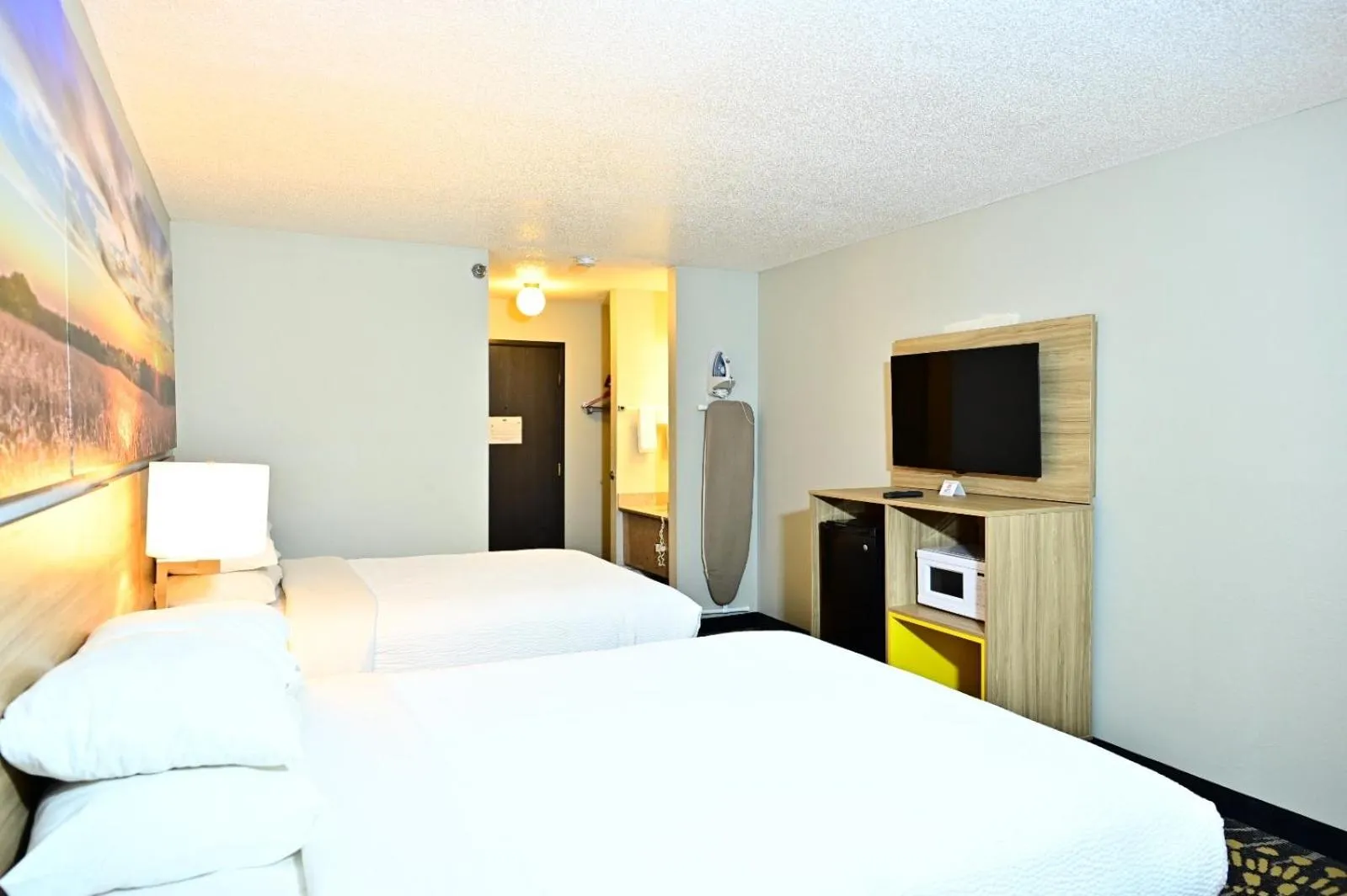 Bed in Days Inn by Wyndham Salina I-70