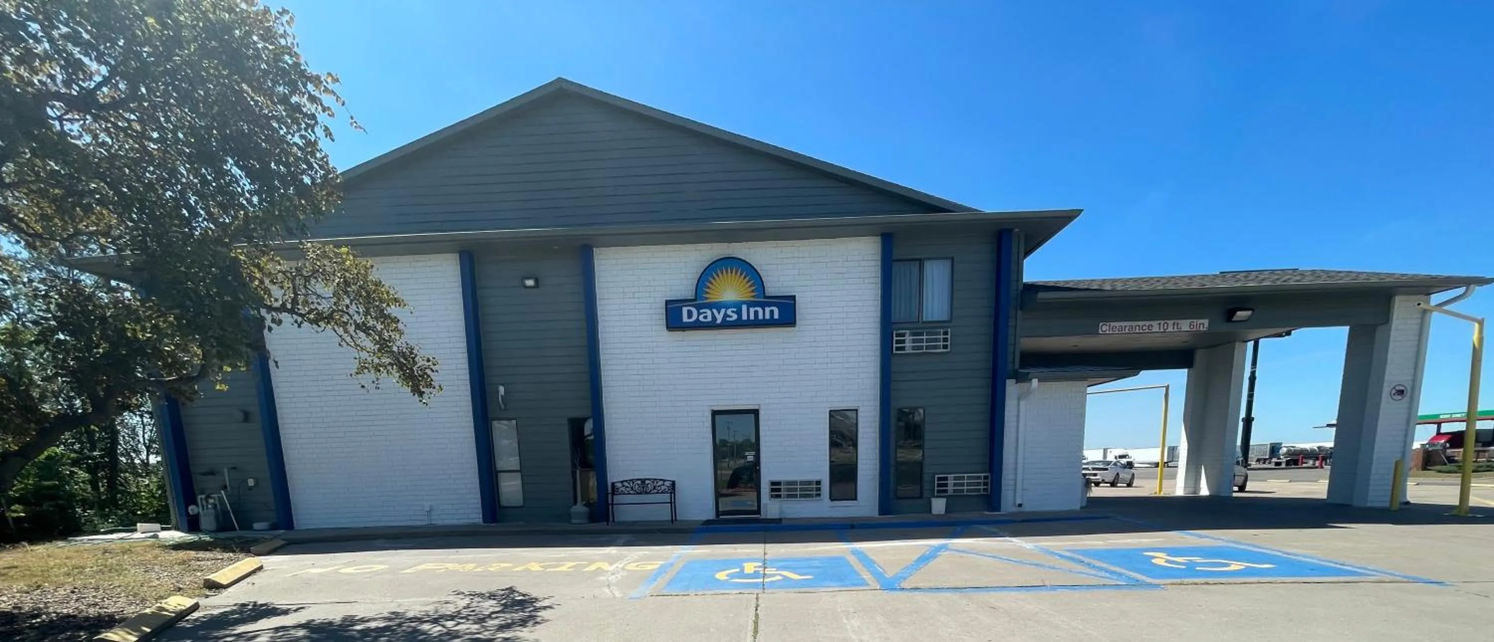 Days Inn by Wyndham Salina I-70