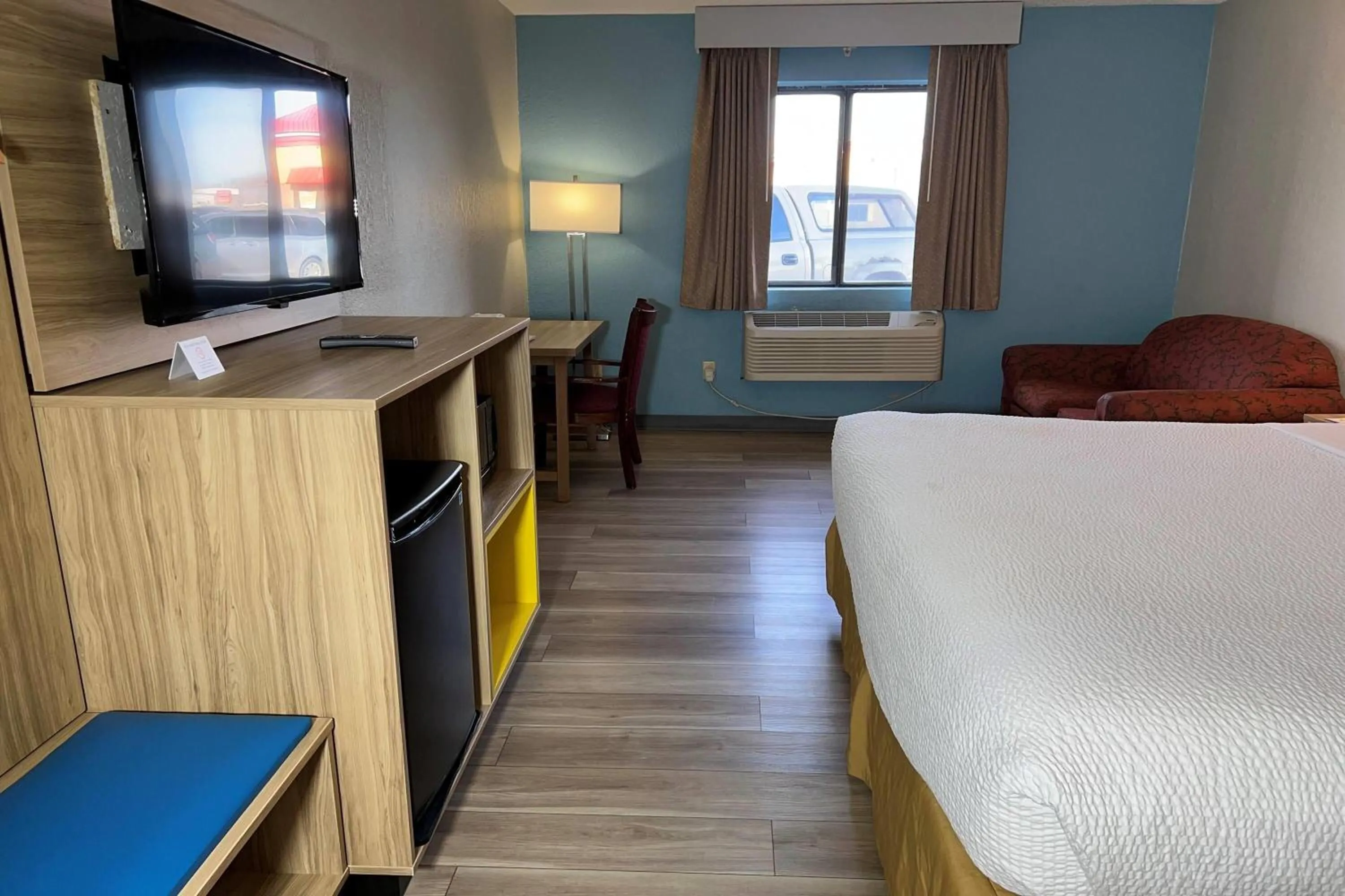 Photo of the whole room, Bed in Days Inn by Wyndham Salina I-70