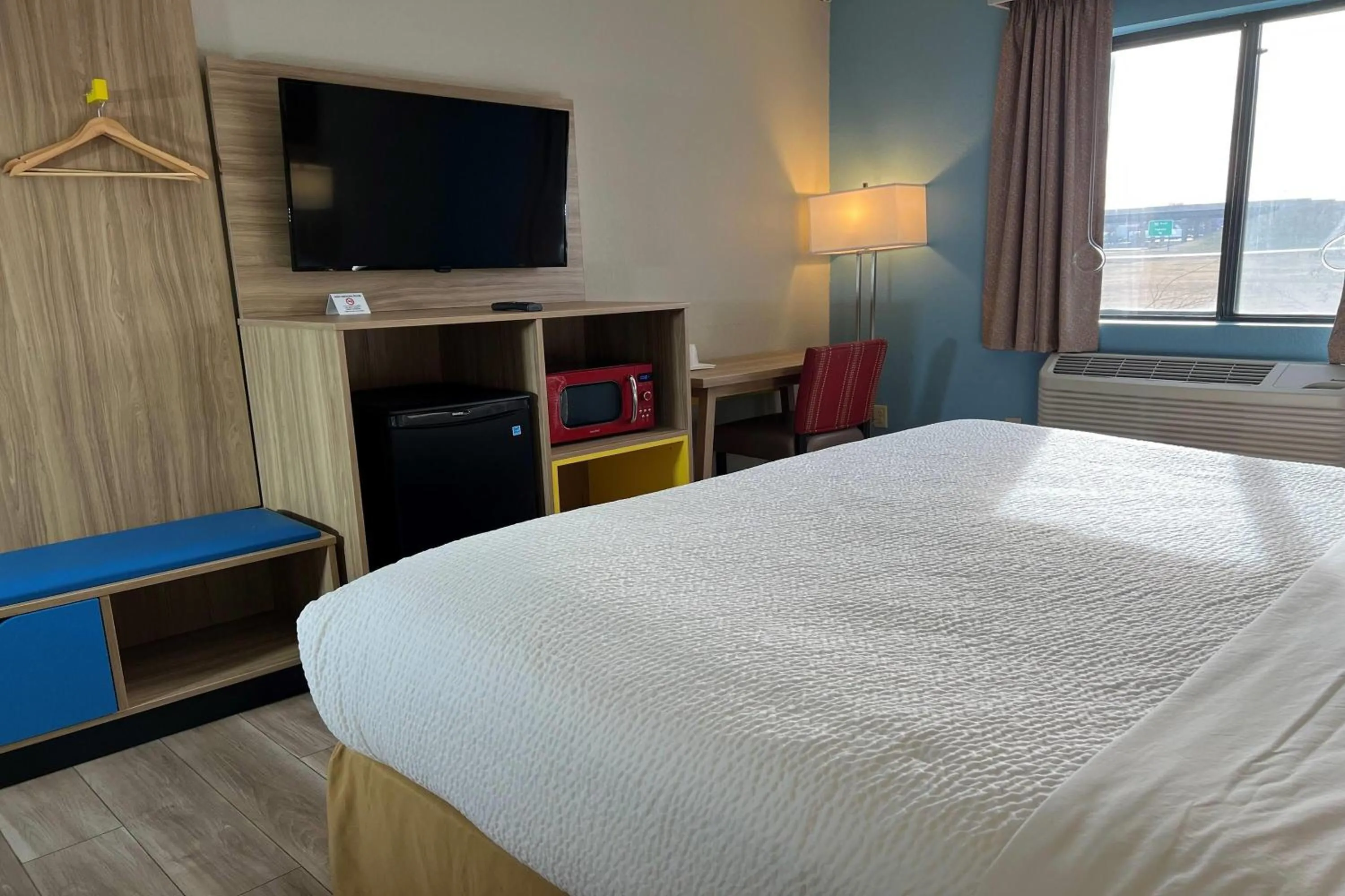 Photo of the whole room, Bed in Days Inn by Wyndham Salina I-70