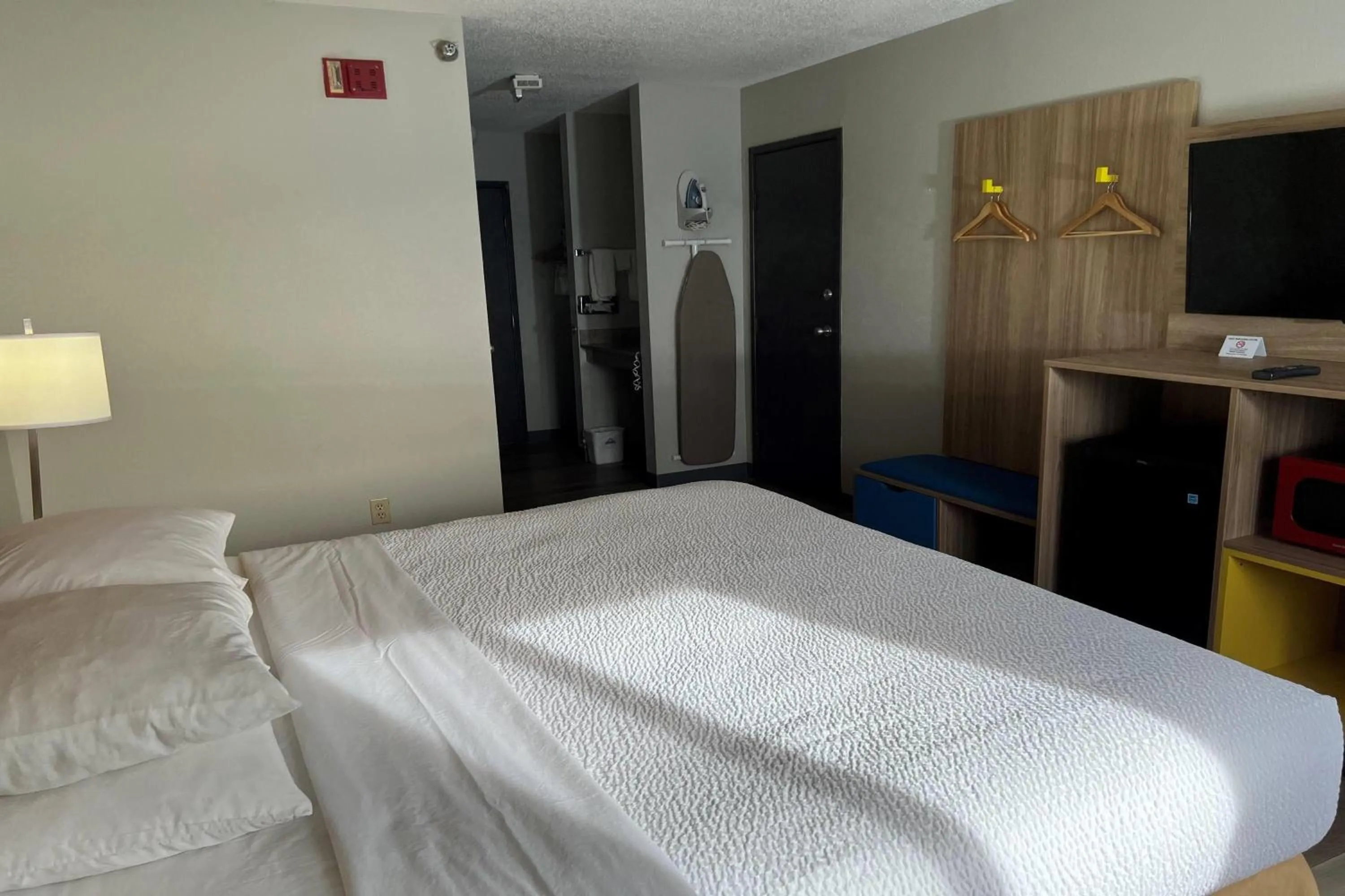 Photo of the whole room, Bed in Days Inn by Wyndham Salina I-70