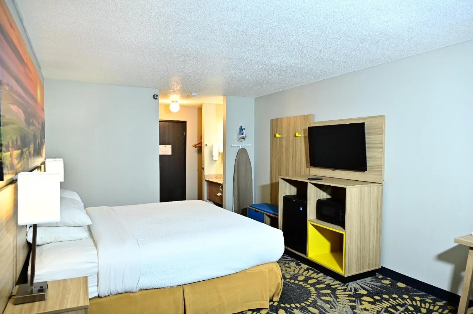 Bed in Days Inn by Wyndham Salina I-70