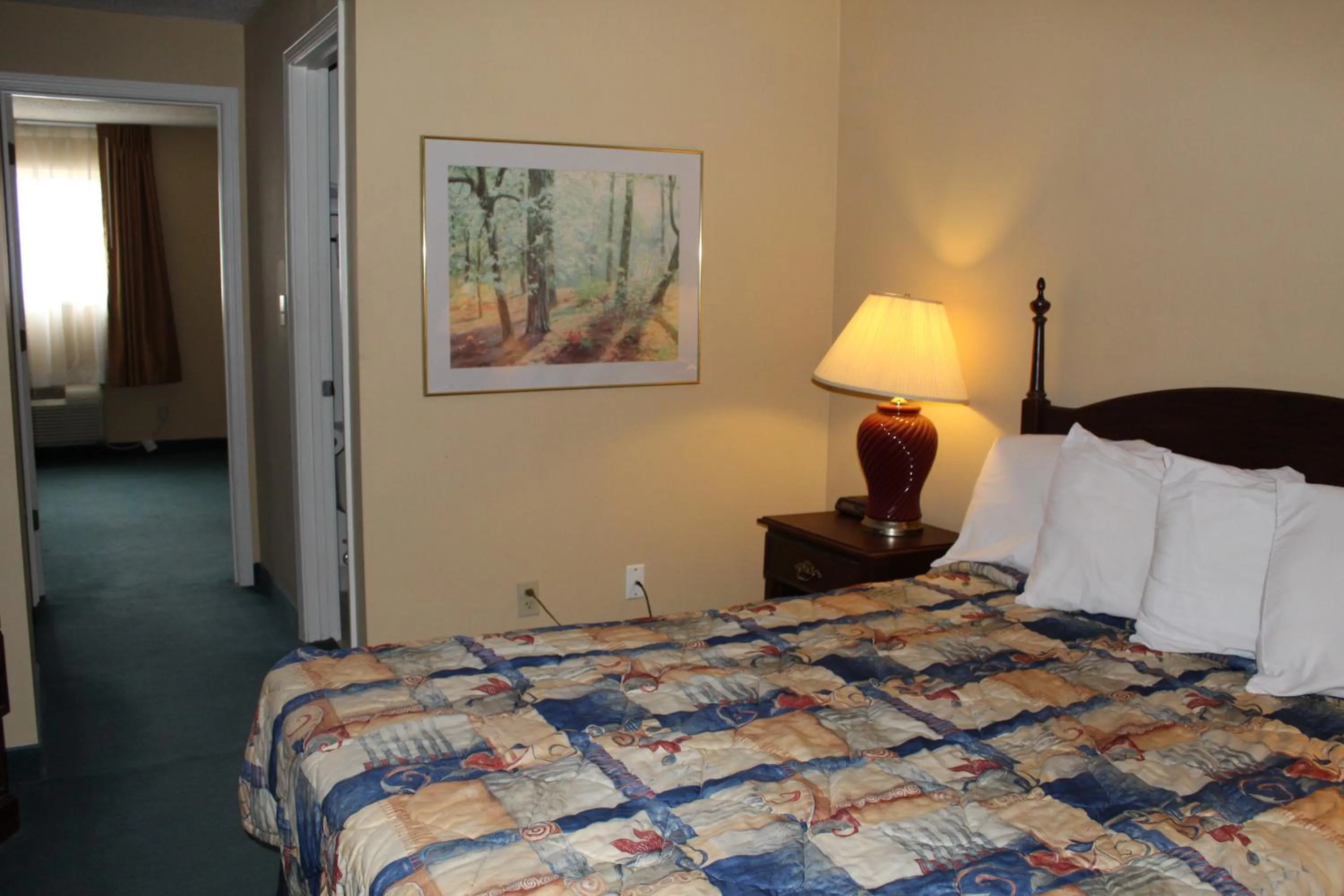 Bed in Mansion View Inn & Suites