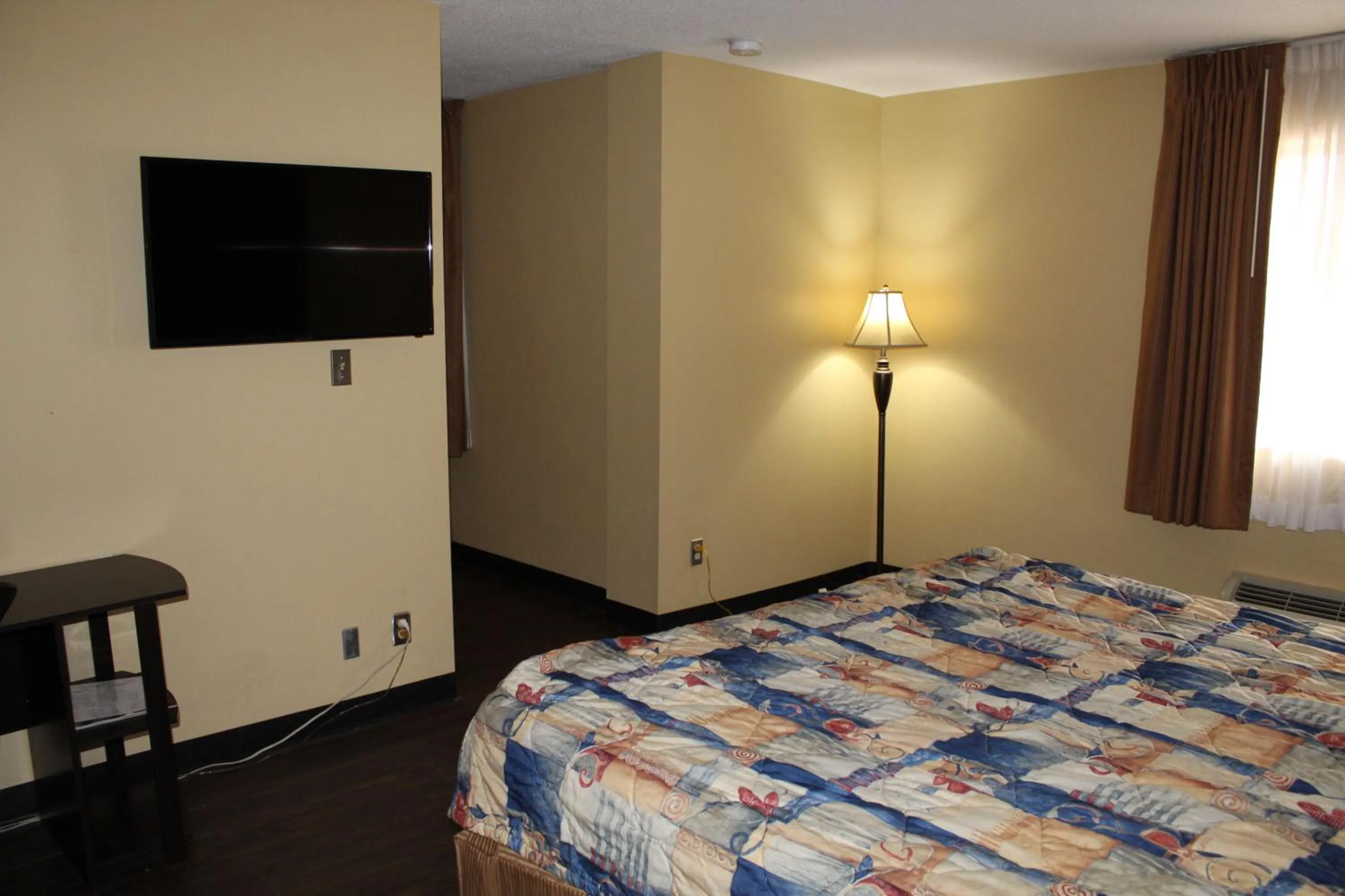 Bed in Mansion View Inn & Suites