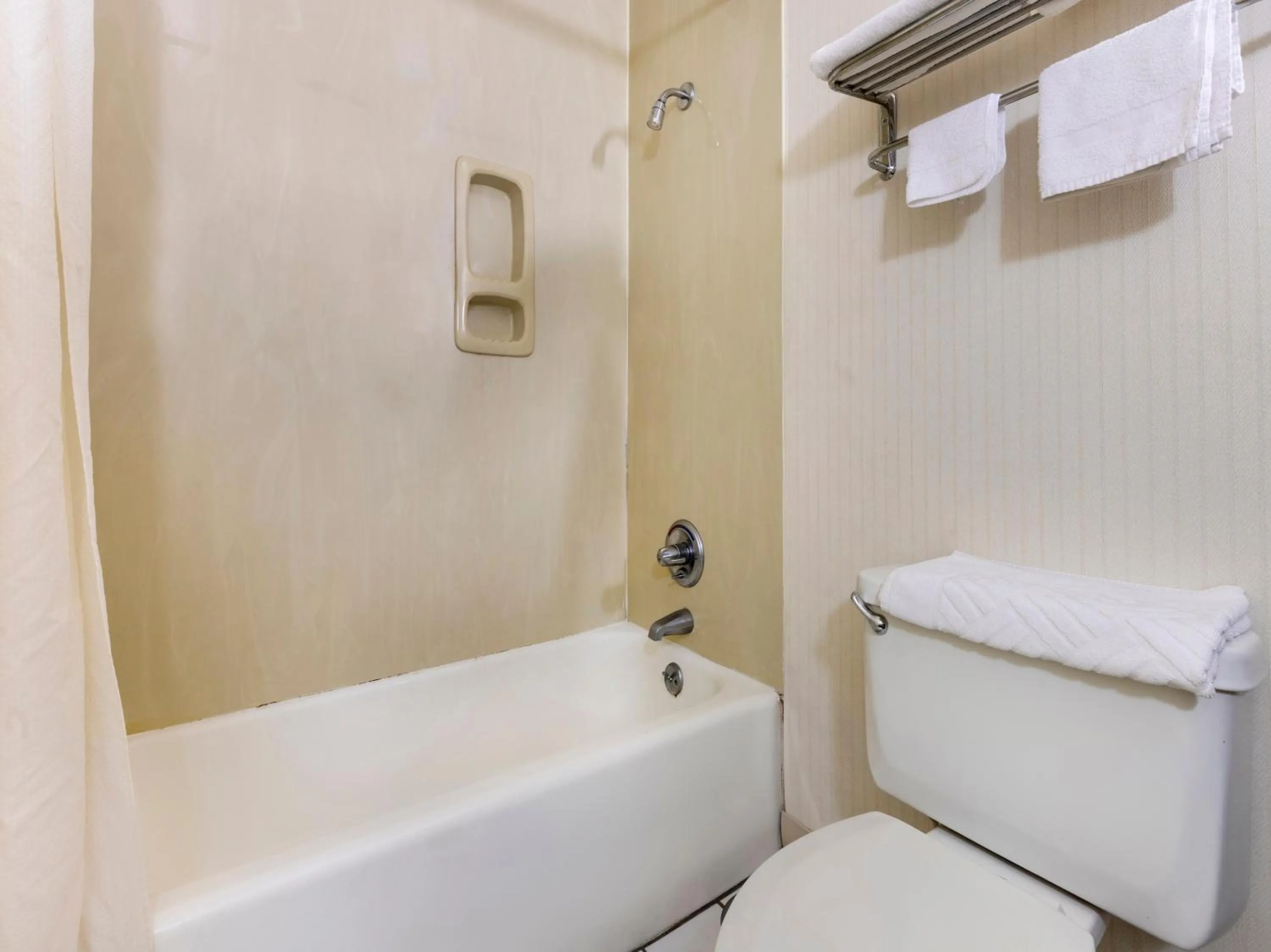 Bathroom in Mansion View Inn & Suites