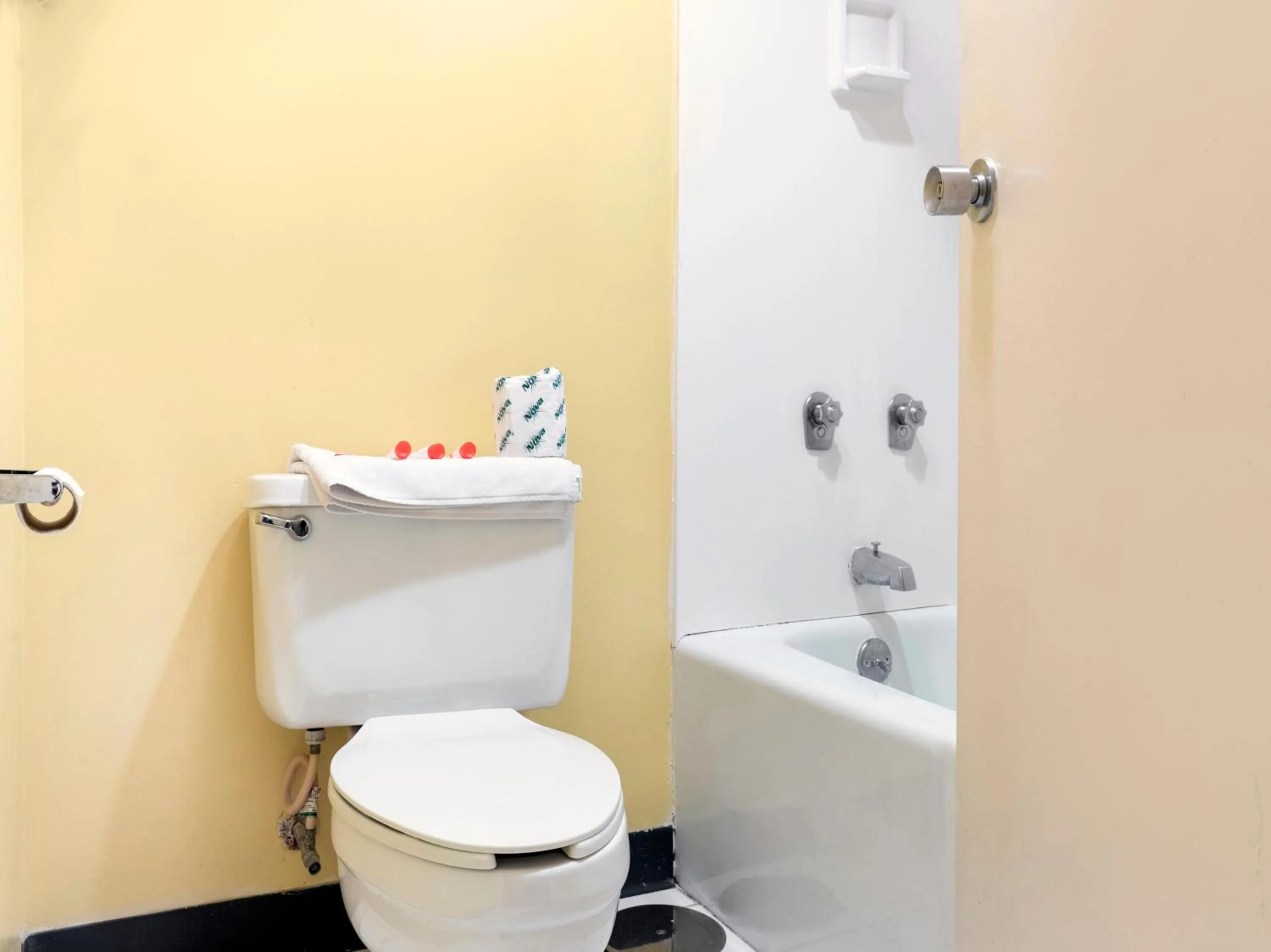 Bathroom in Mansion View Inn & Suites