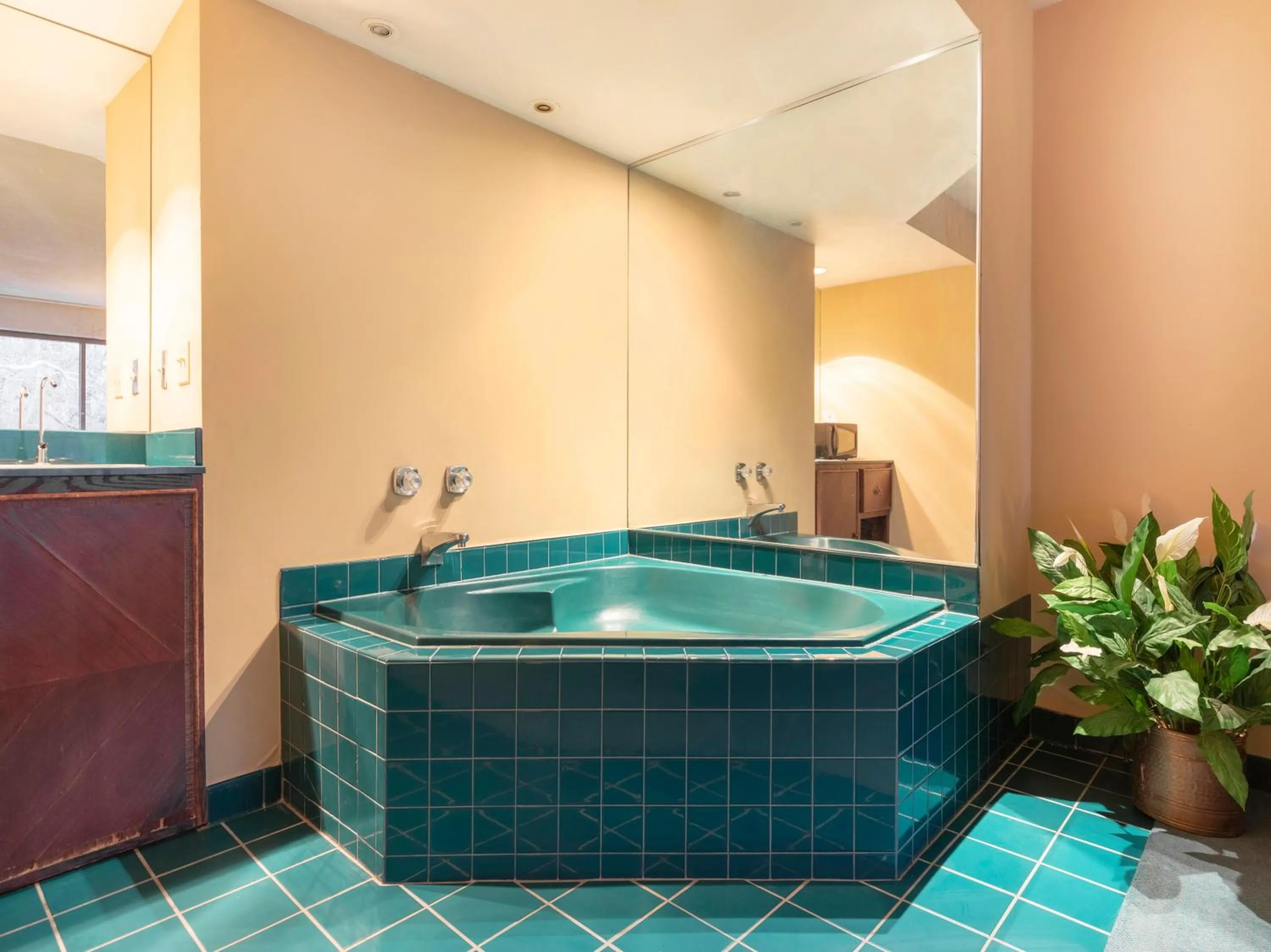 Bathroom in Mansion View Inn & Suites