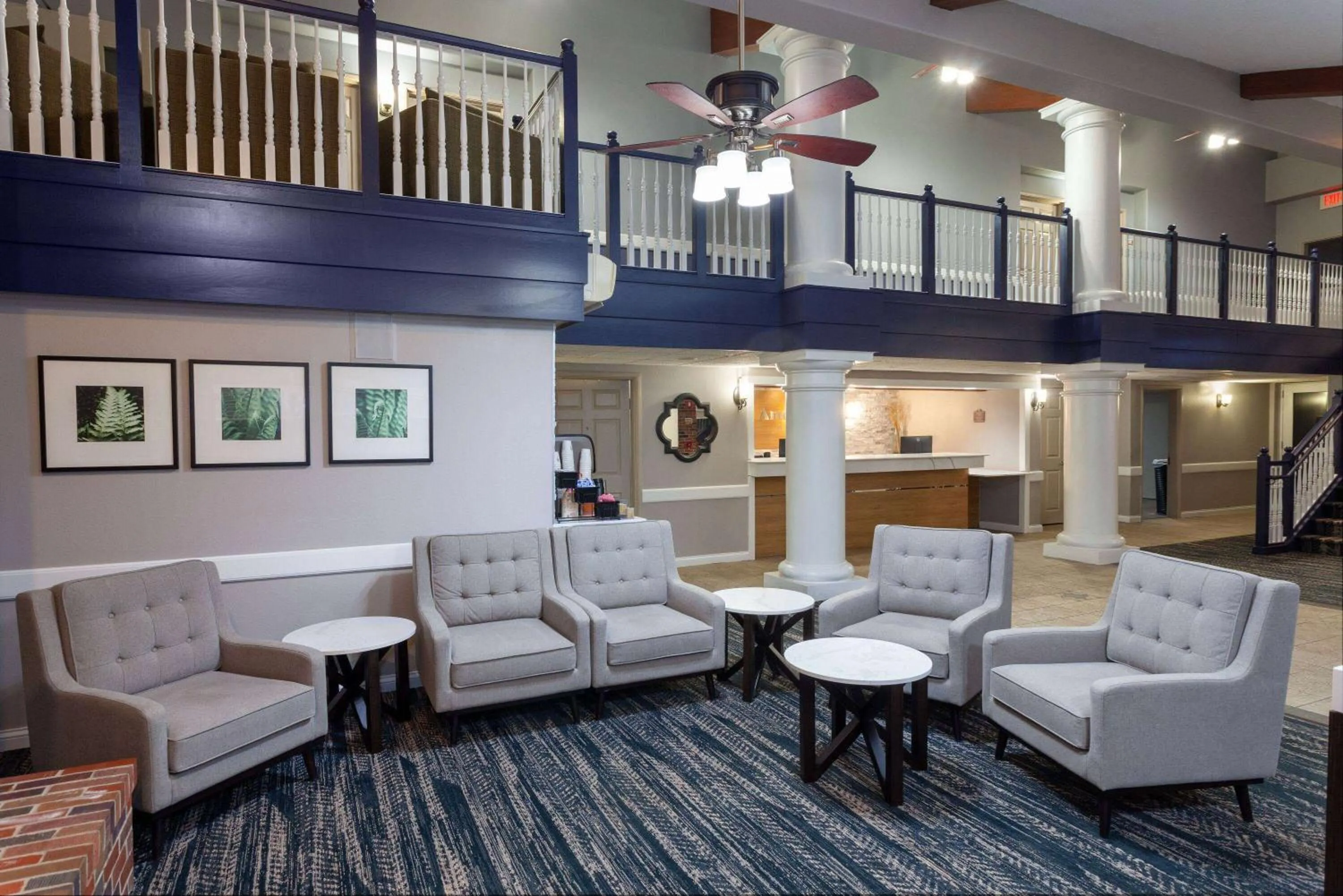 Lobby or reception in AmericInn by Wyndham Peoria