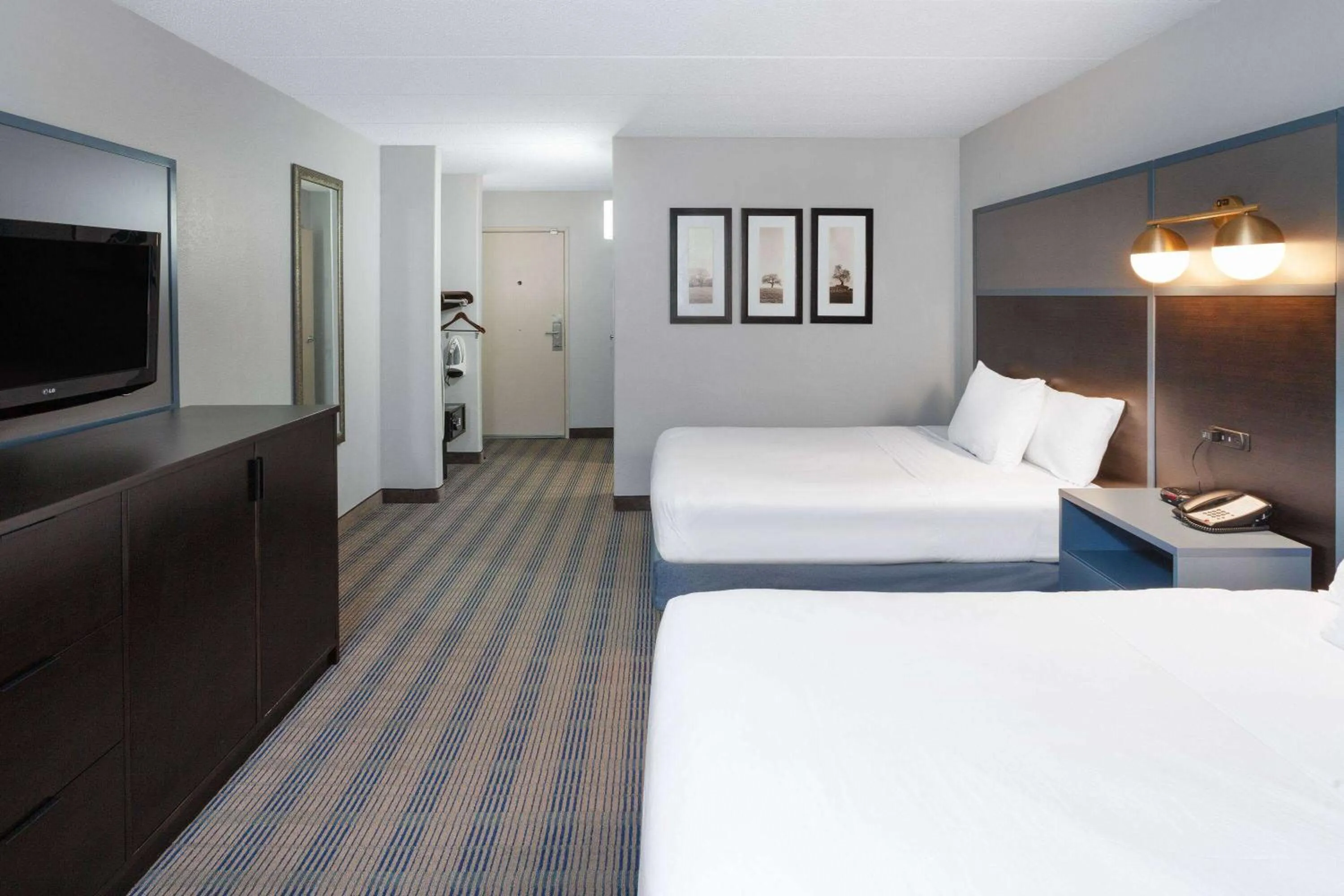 Photo of the whole room, Bed in AmericInn by Wyndham Peoria