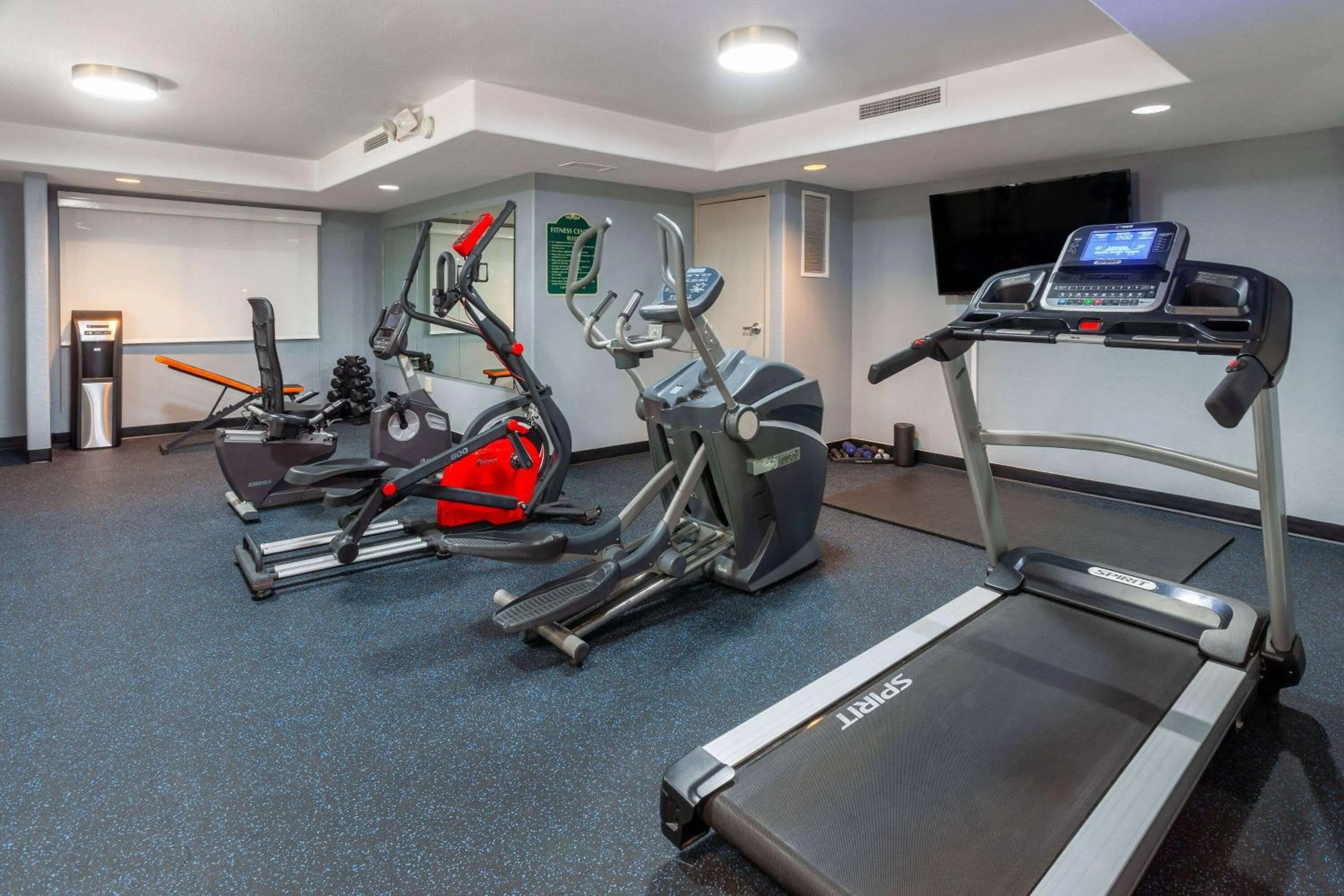 Fitness centre/facilities in AmericInn by Wyndham Peoria