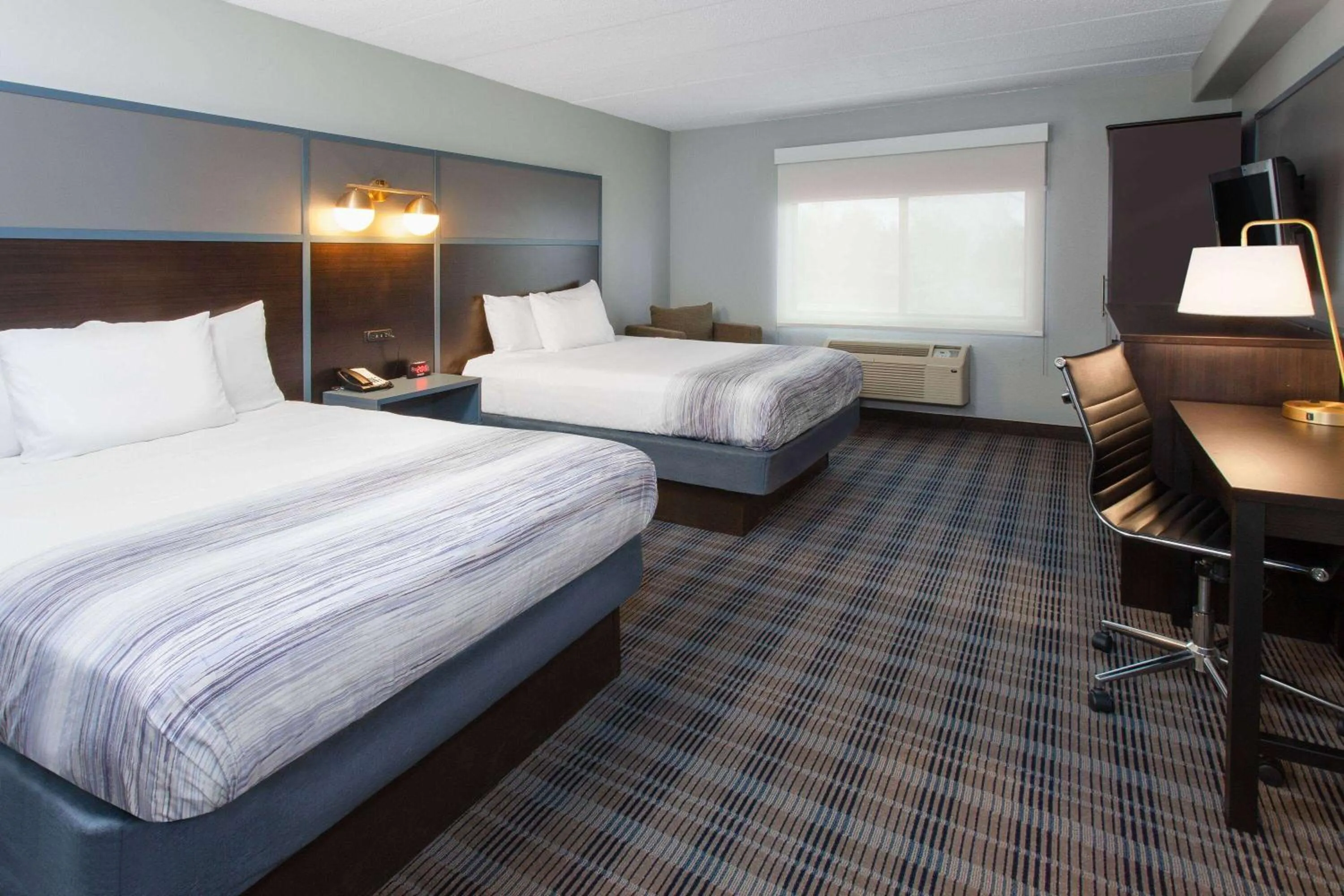 Photo of the whole room, Bed in AmericInn by Wyndham Peoria