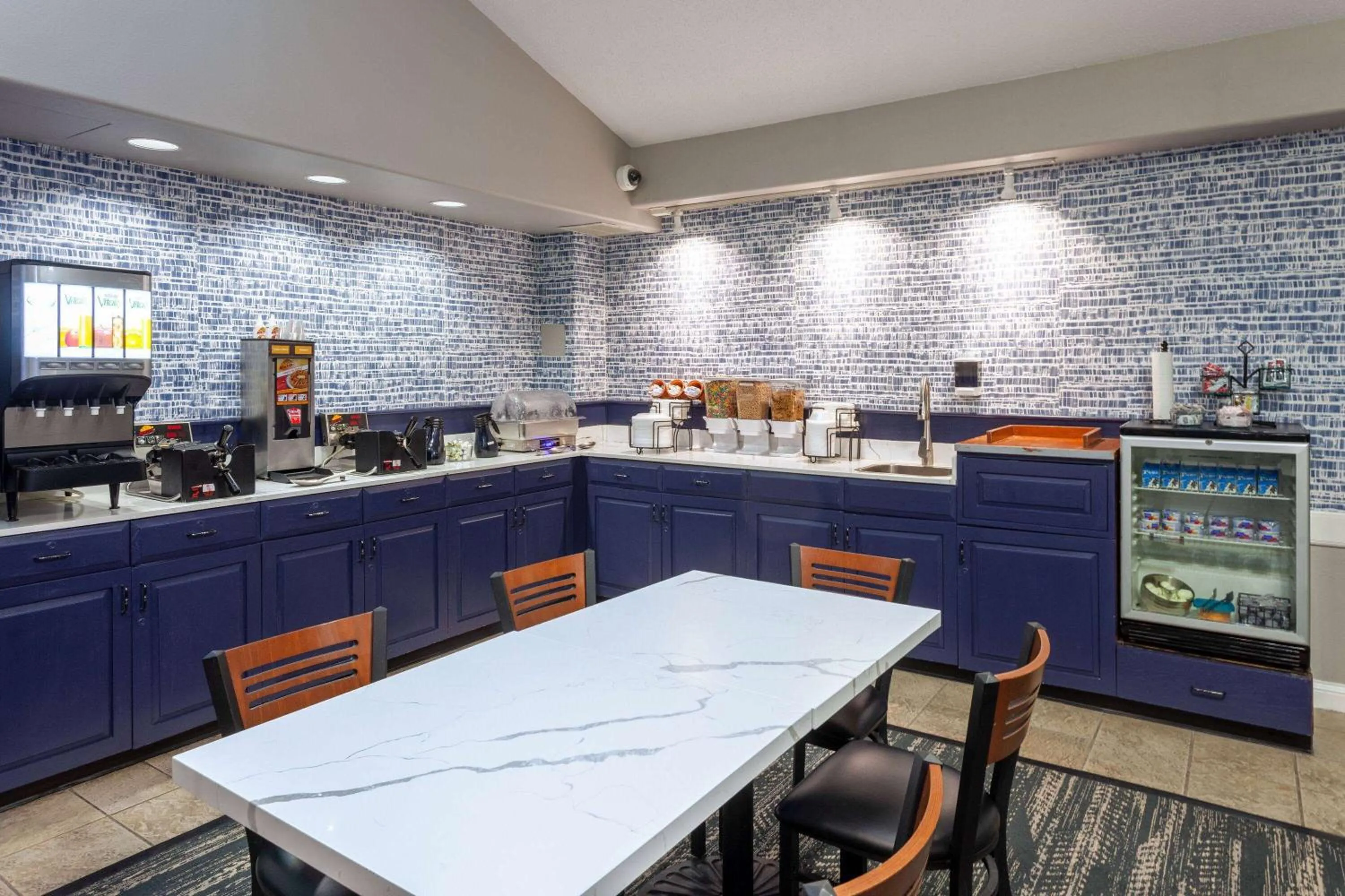 Breakfast in AmericInn by Wyndham Peoria