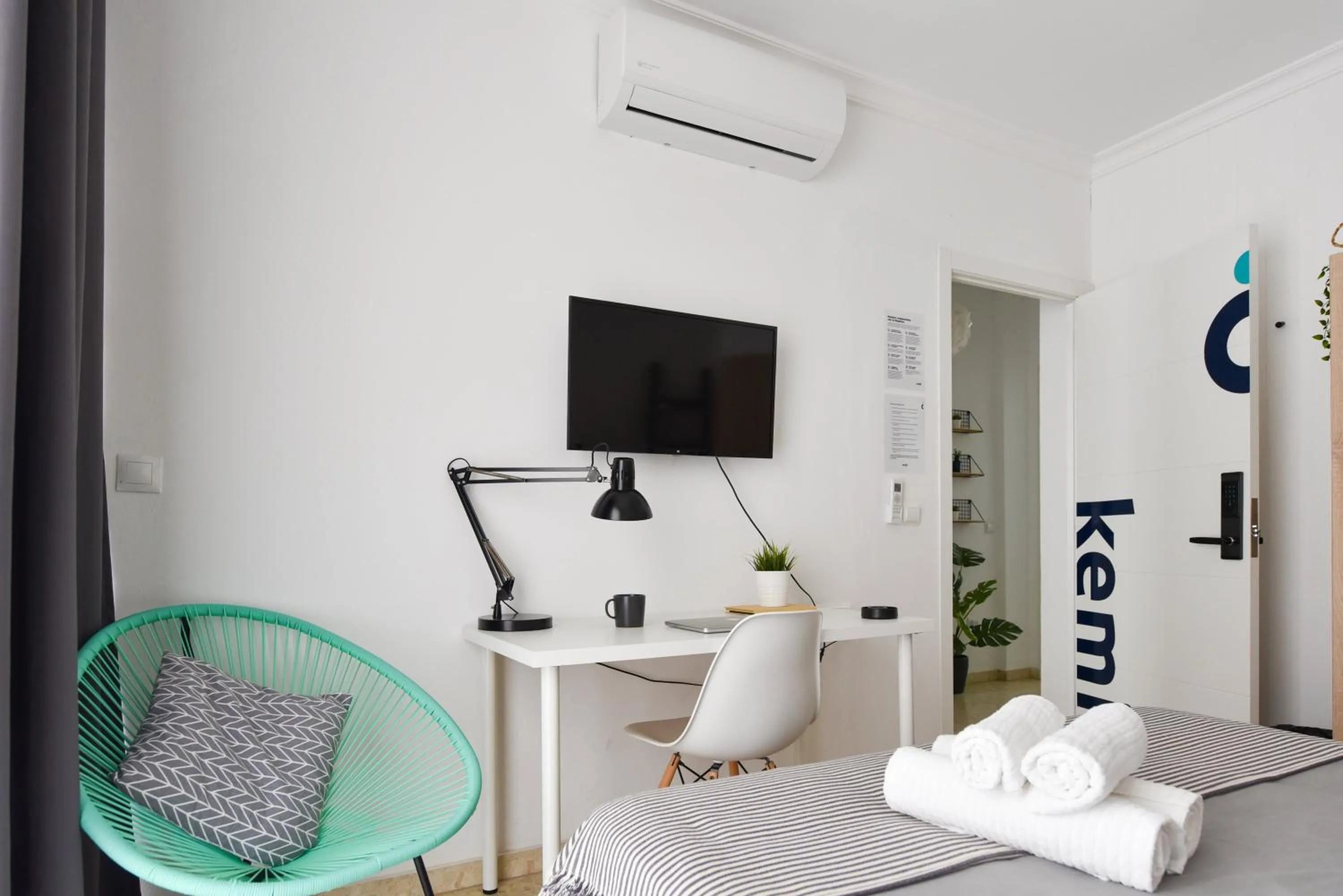 TV and multimedia in Nordik Rooms Urban - Trinidad "Copenhague"